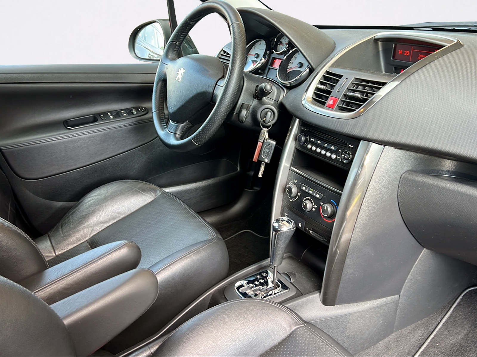 PEUGEOT 207 1.6 16V Allure Automatic-image-2