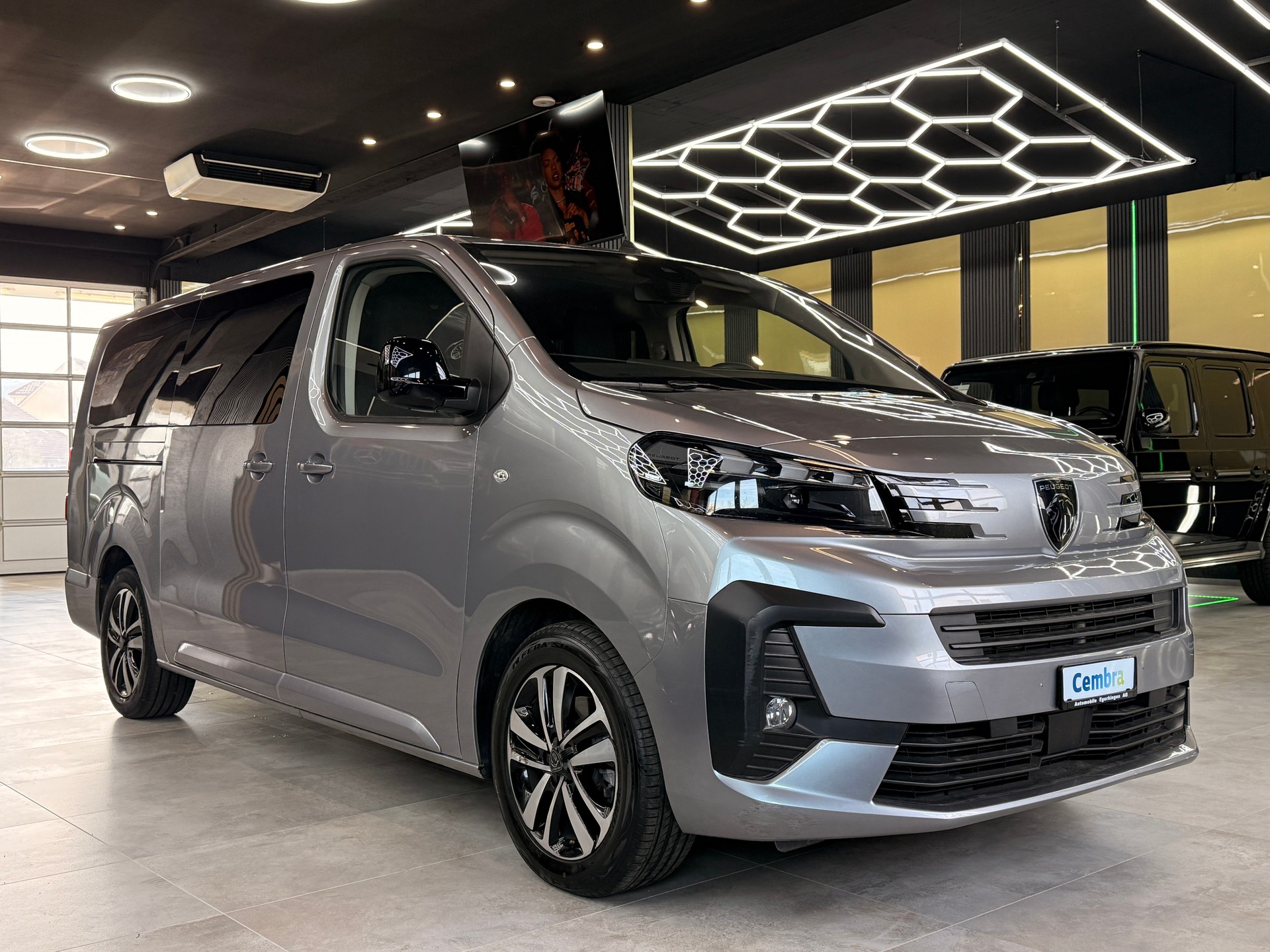 PEUGEOT Traveller 2.0 BlueHDi Business Long EAT8-showroom-element-2