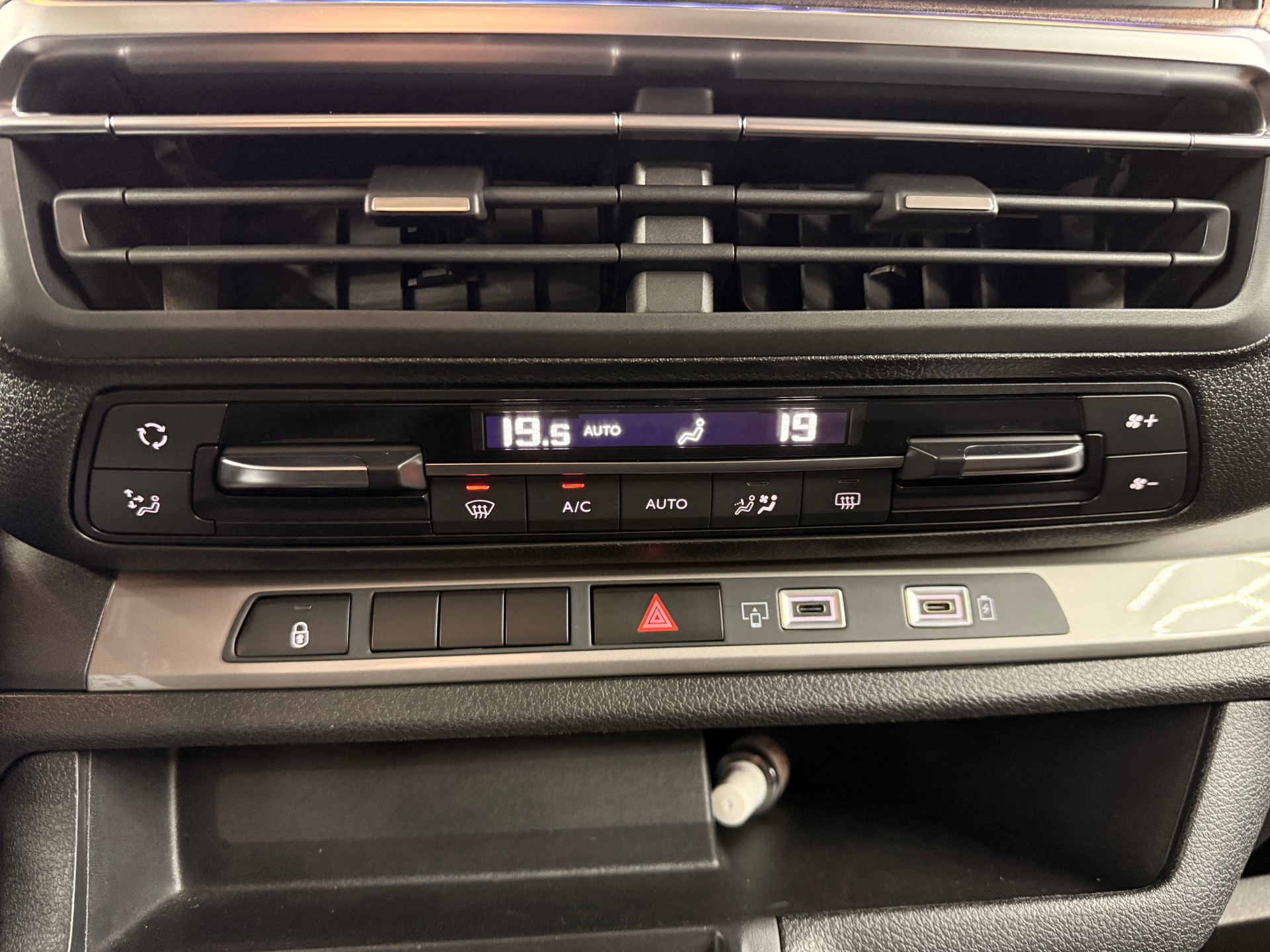 PEUGEOT Traveller 2.0 BlueHDi Business Long EAT8-image-19