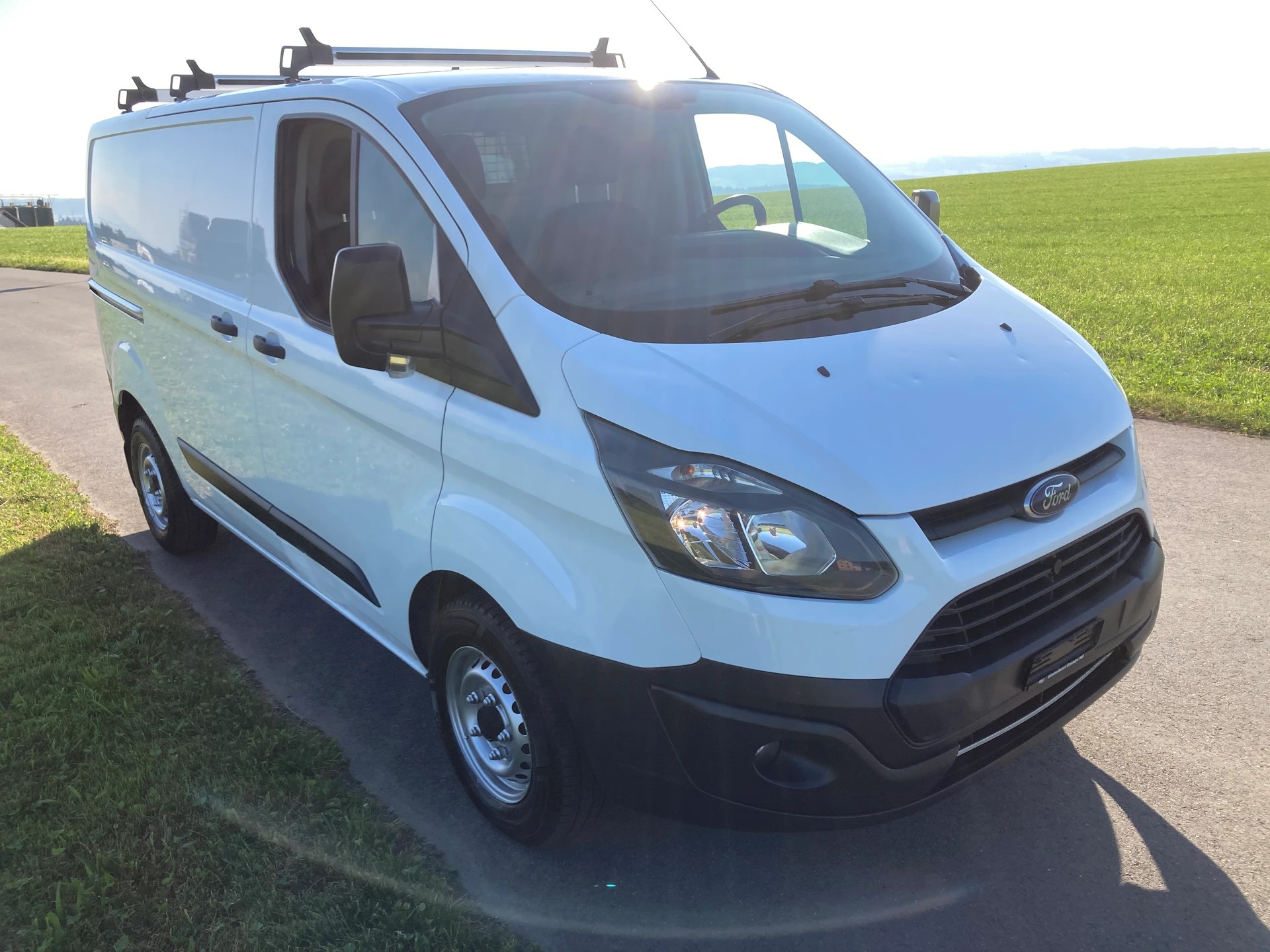 FORD Transit Custom Van 250 L1H1 Ambiente-image-1