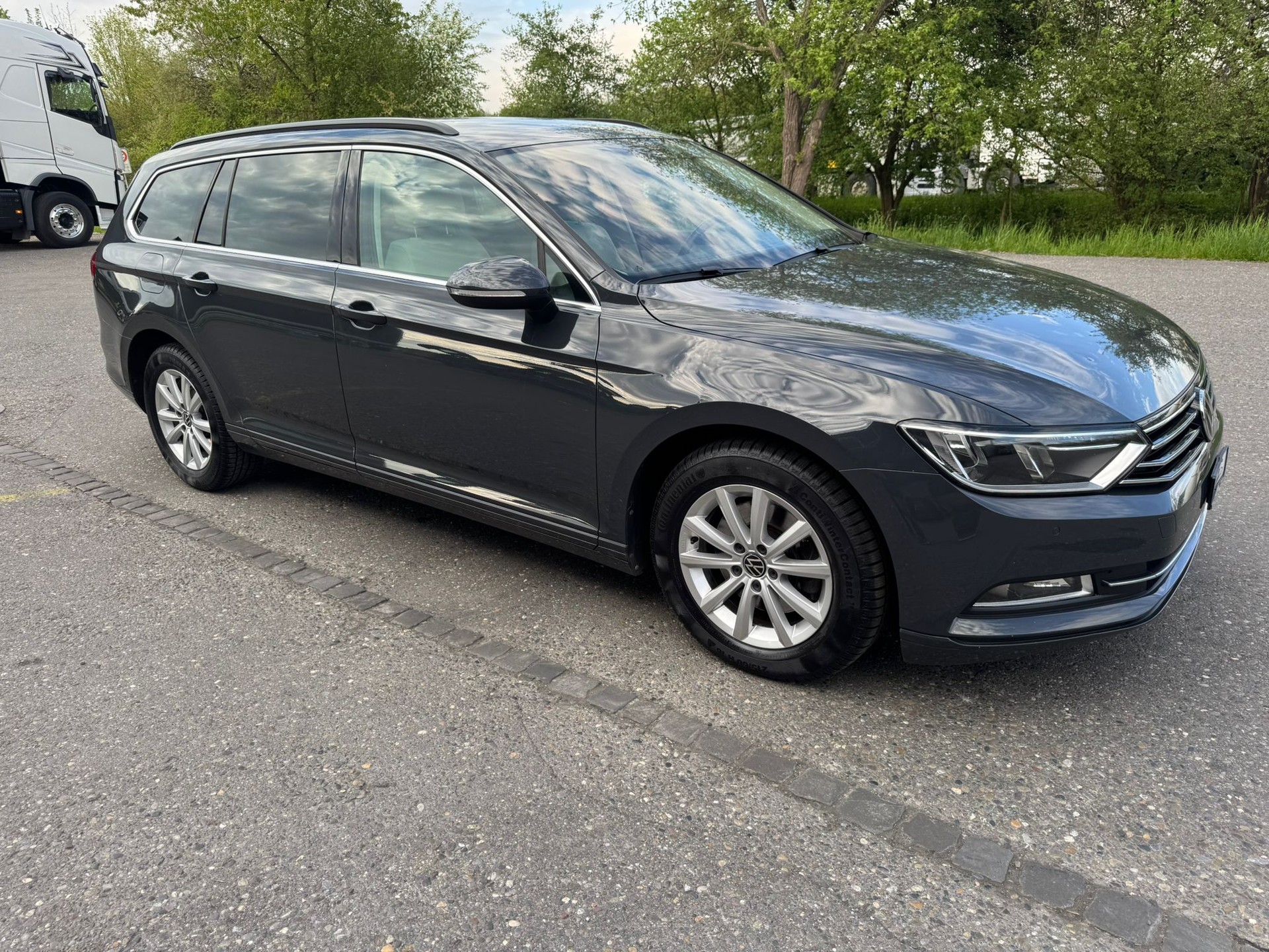 VW Passat Variant 2.0 TDI BMT Highline DSG-image-1