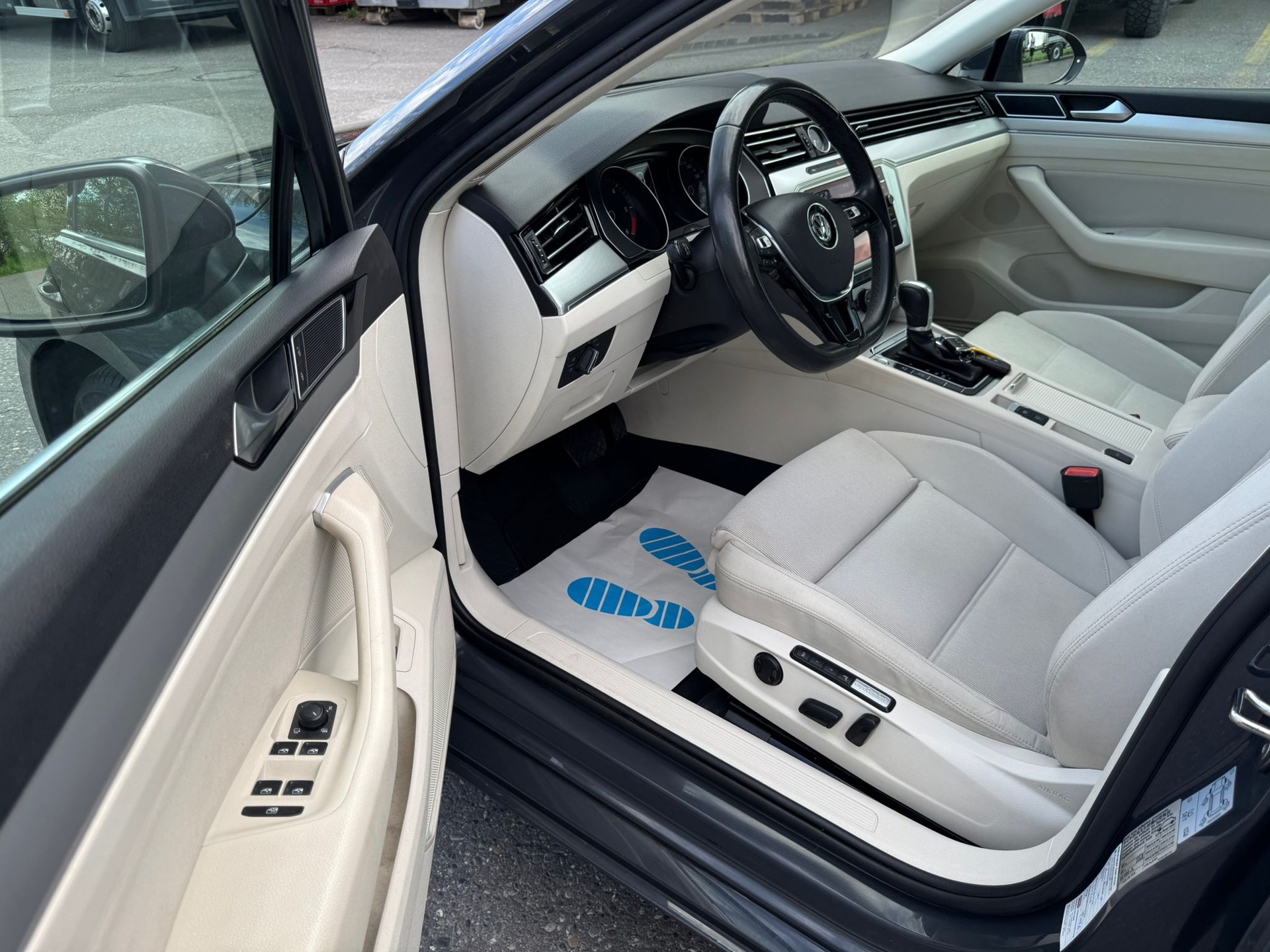 VW Passat Variant 2.0 TDI BMT Highline DSG-image-13