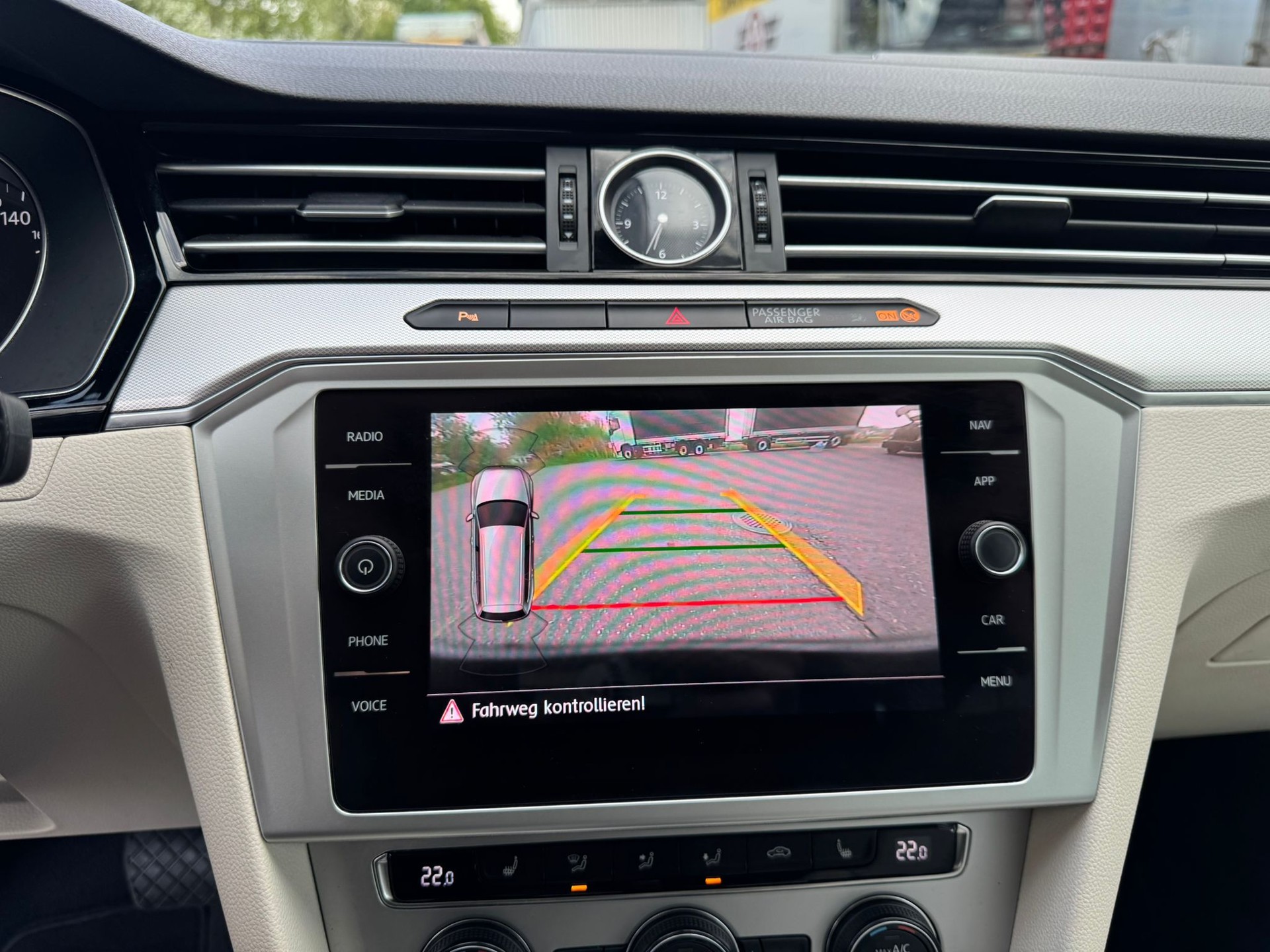 VW Passat Variant 2.0 TDI BMT Highline DSG-image-24