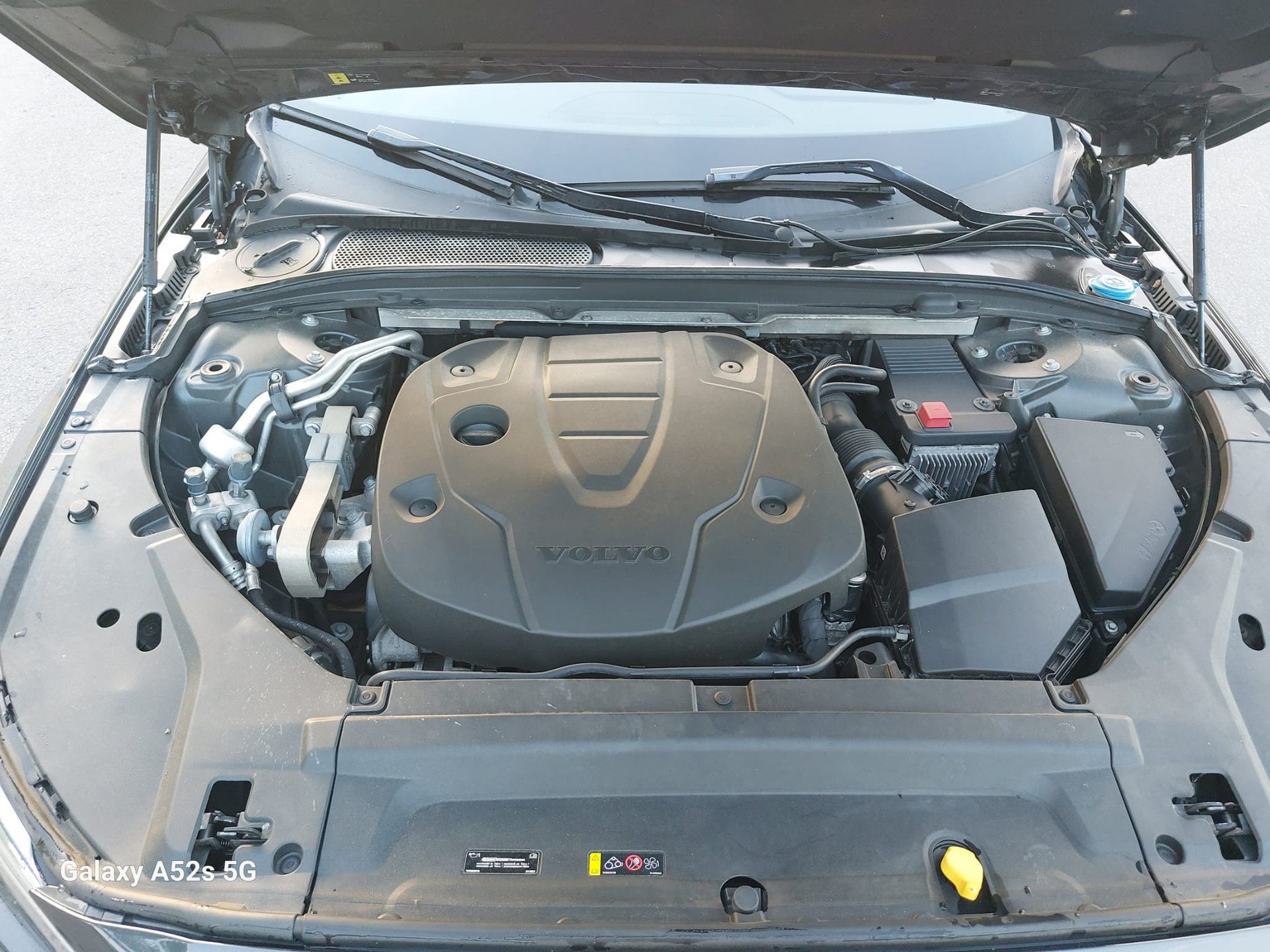 VOLVO V90 2.0 D5 R-Design AWD-image-8