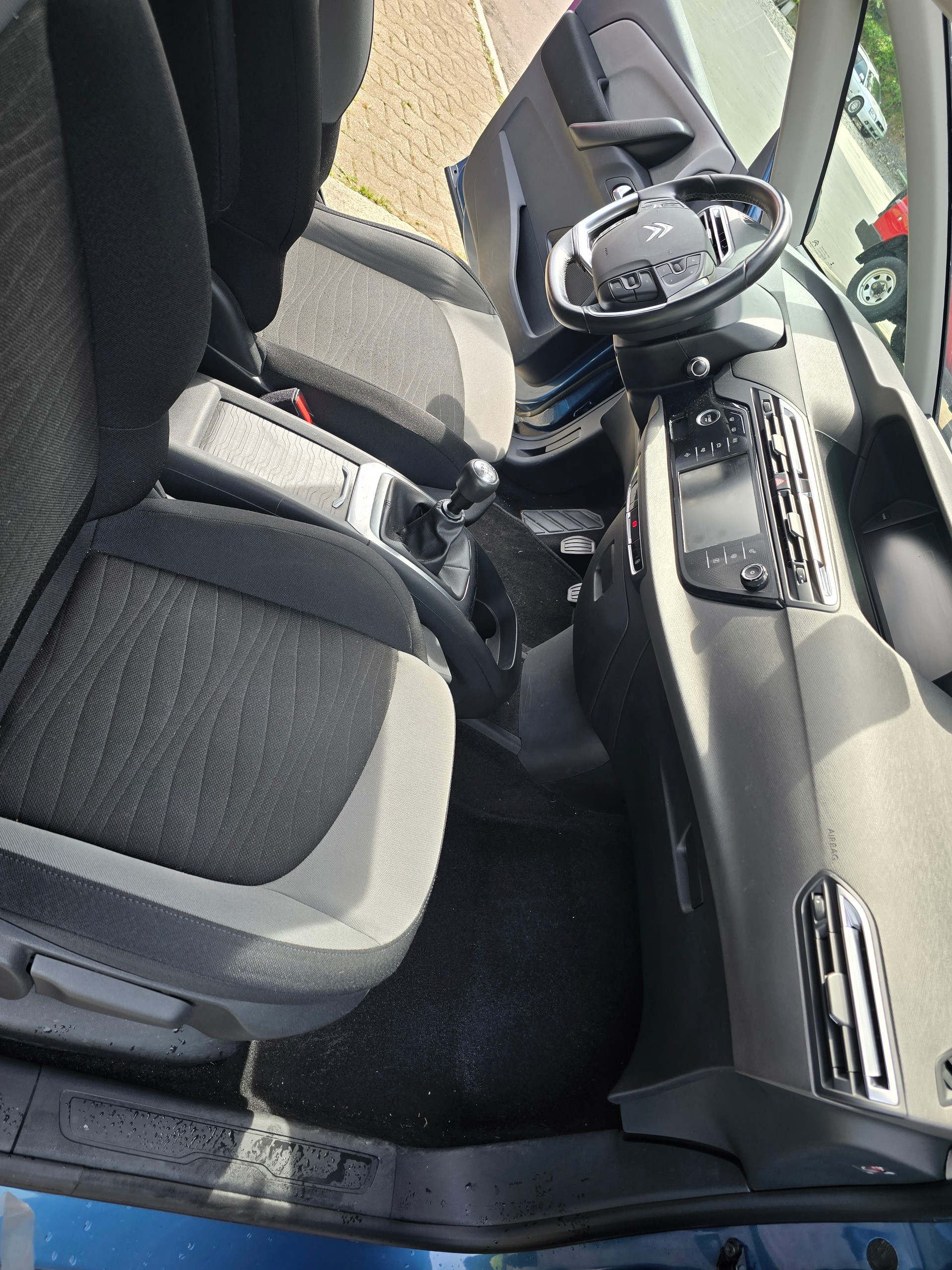CITROEN C4 Picasso 1.6 BlueHDi Intensive-image-8