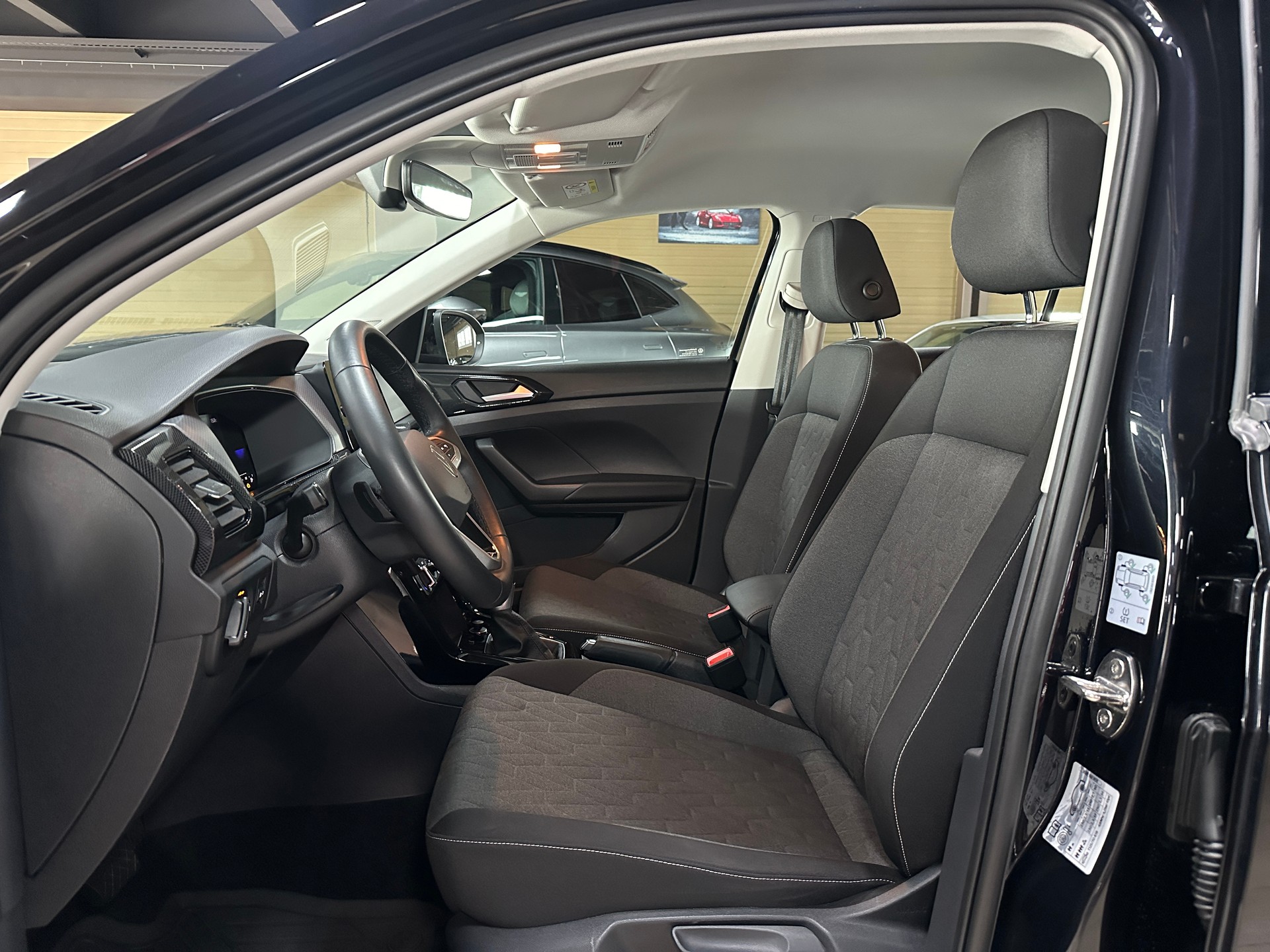 VW T-Cross 1.0 TSI EVO Life DSG-image-12