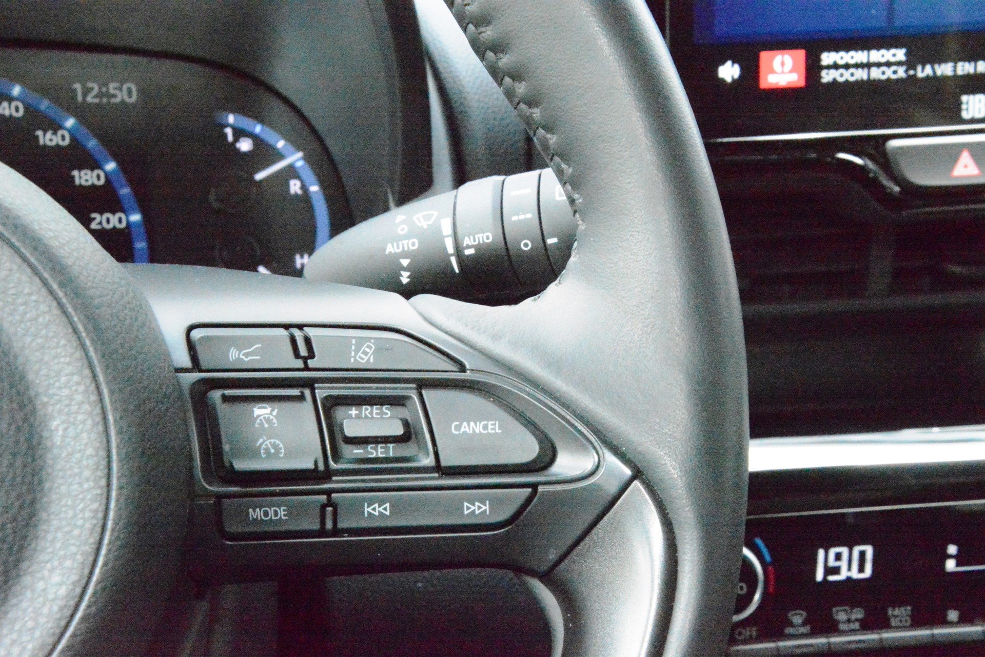 TOYOTA Yaris Cross 1.5 Adventure e-CVT AWDi-image-14
