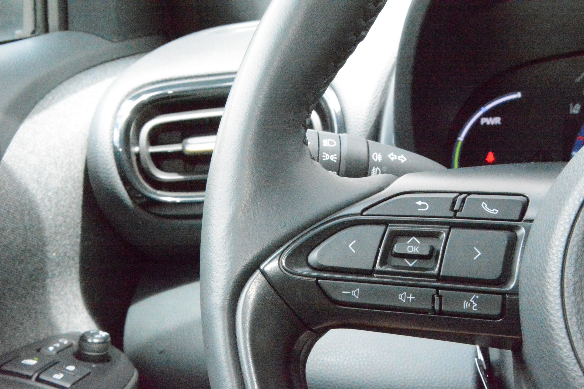 TOYOTA Yaris Cross 1.5 Adventure e-CVT AWDi-image-13