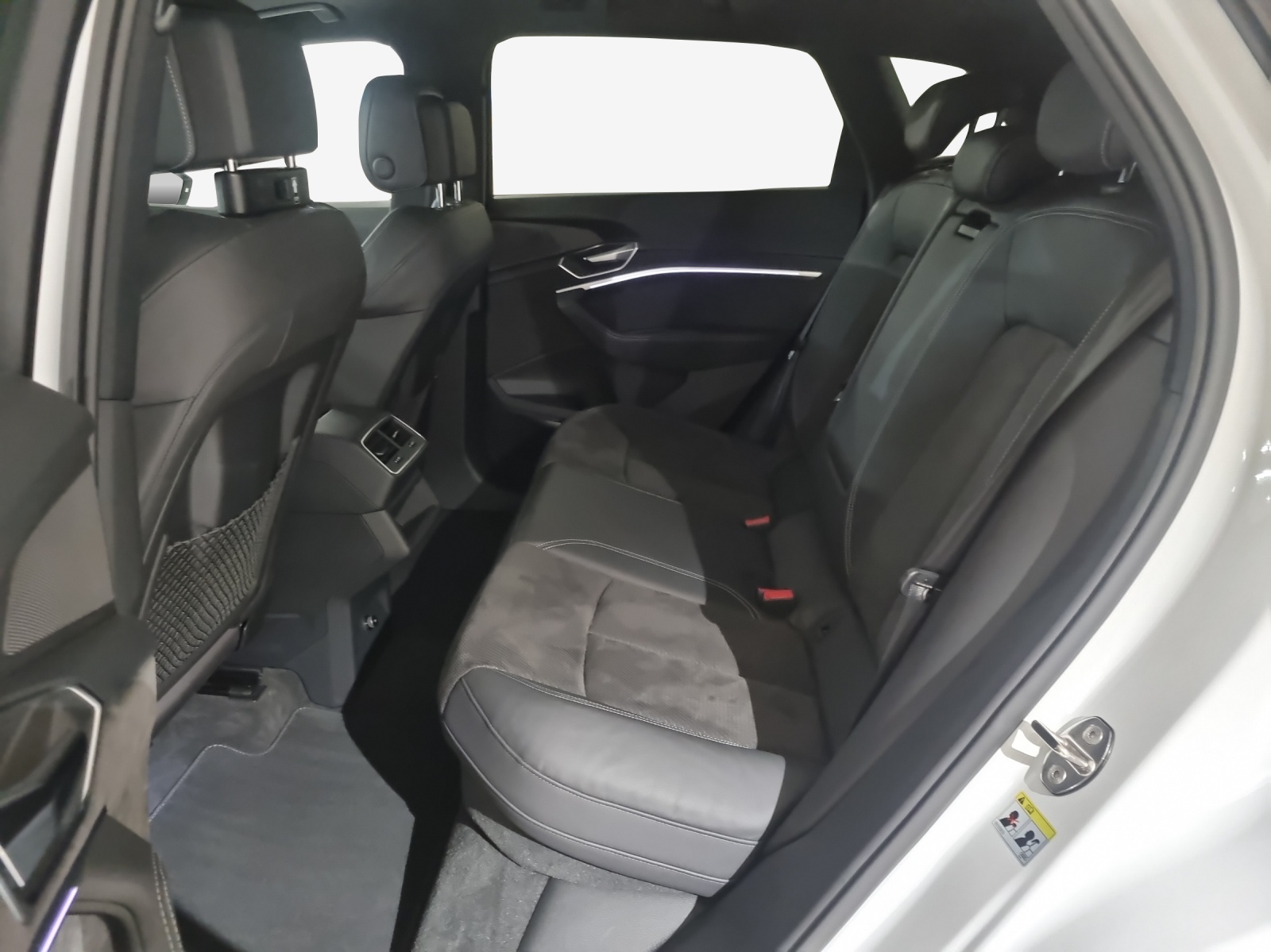 AUDI e-tron 55 S Line quattro-image-10