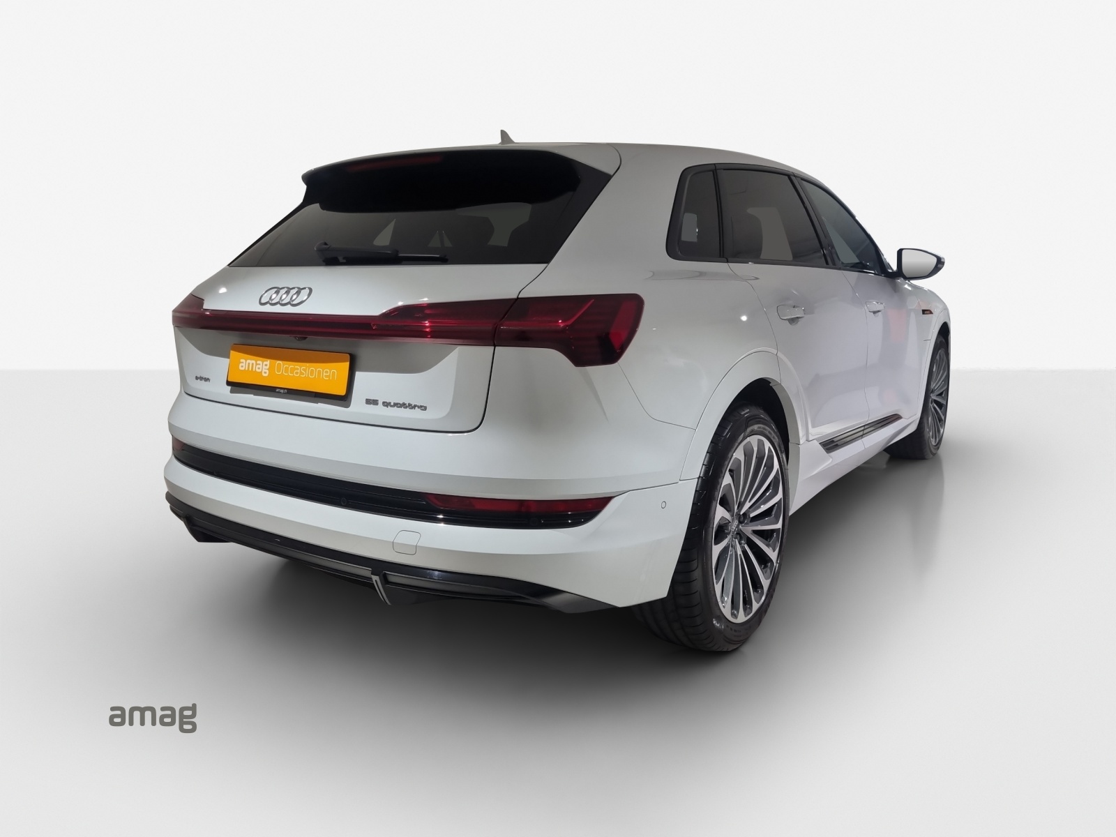 AUDI e-tron 55 S Line quattro-image-5