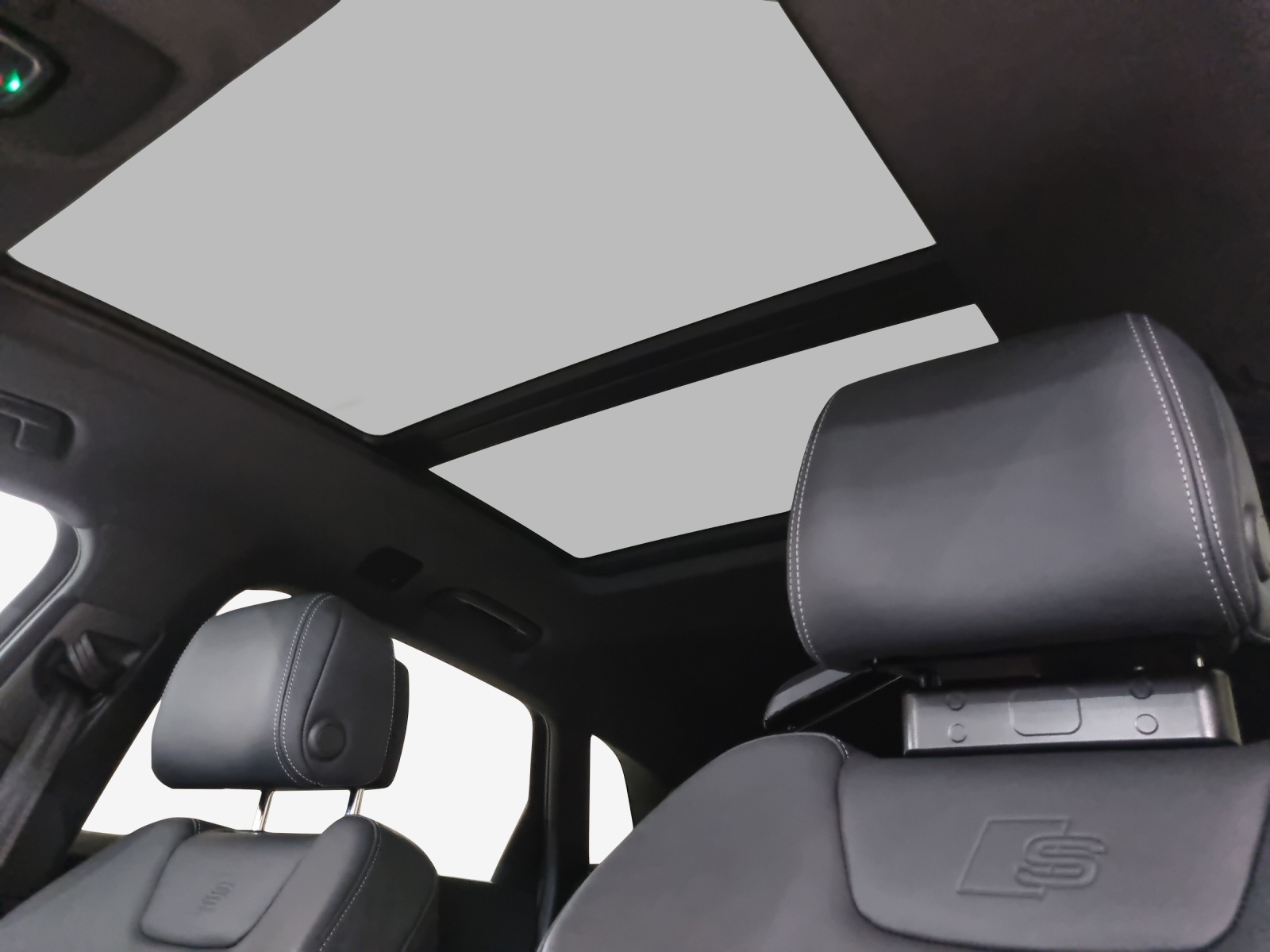 AUDI e-tron 55 S Line quattro-image-15