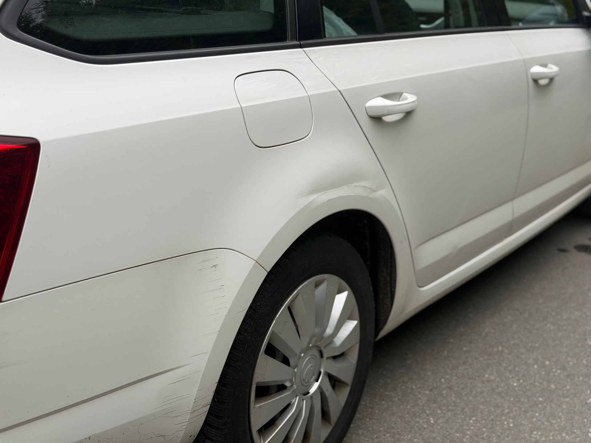SKODA Octavia Combi 1.4 TSI Fresh DSG-image-4