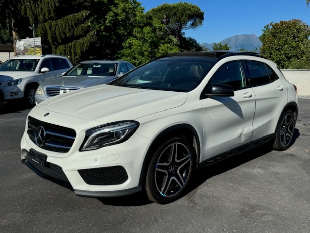 MERCEDES-BENZ GLA 200 AMG Line 7G-DCT-image-3