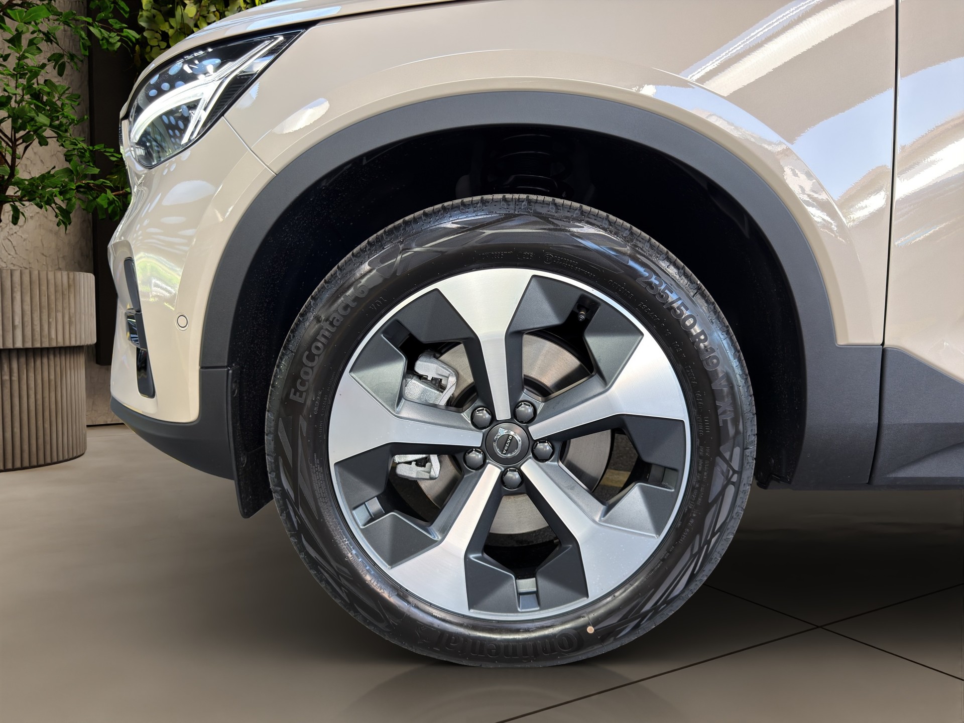 VOLVO XC40 2.0 B3 MH Plus Dark-image-20