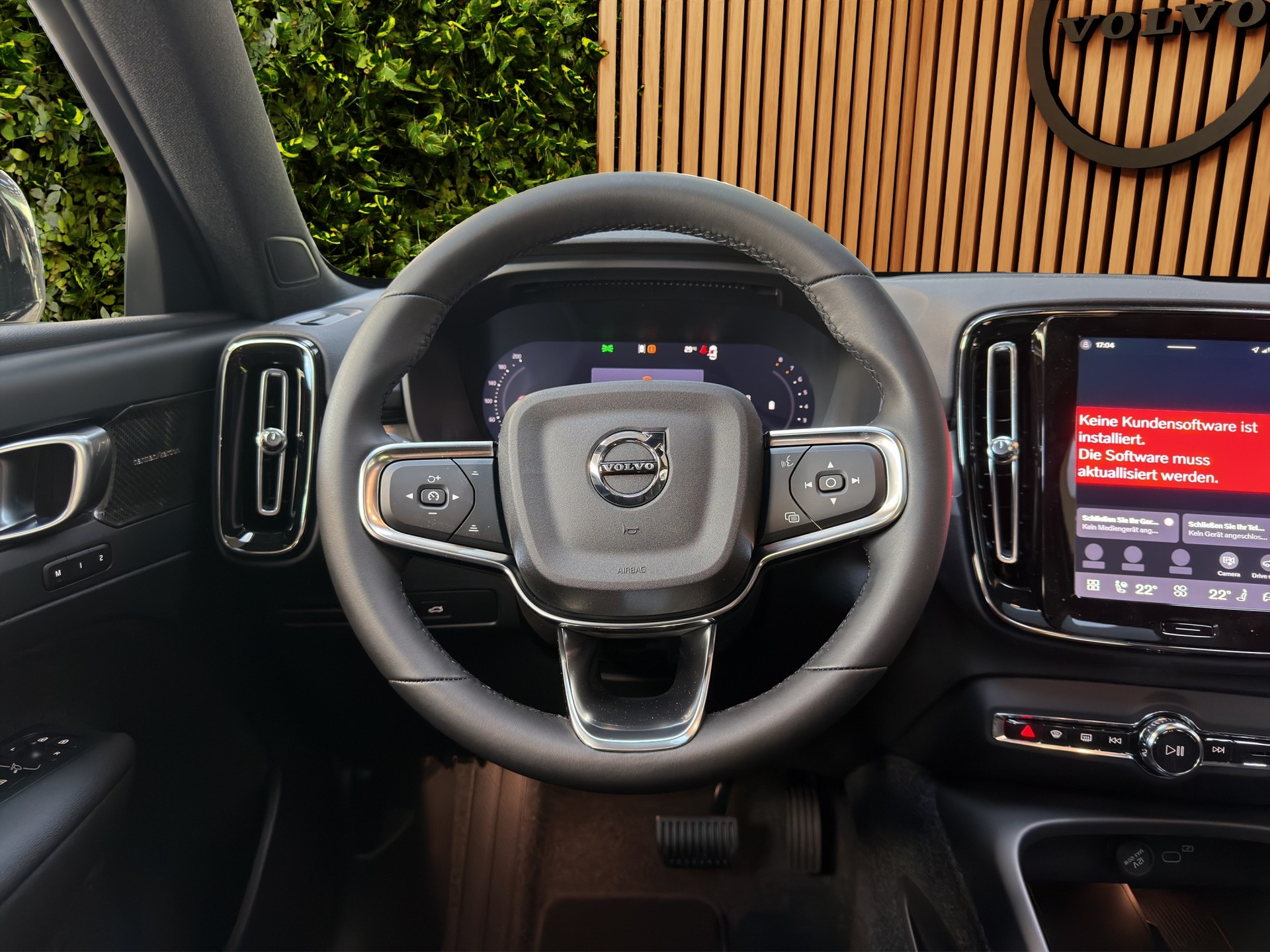 VOLVO XC40 2.0 B3 MH Plus Dark-image-11