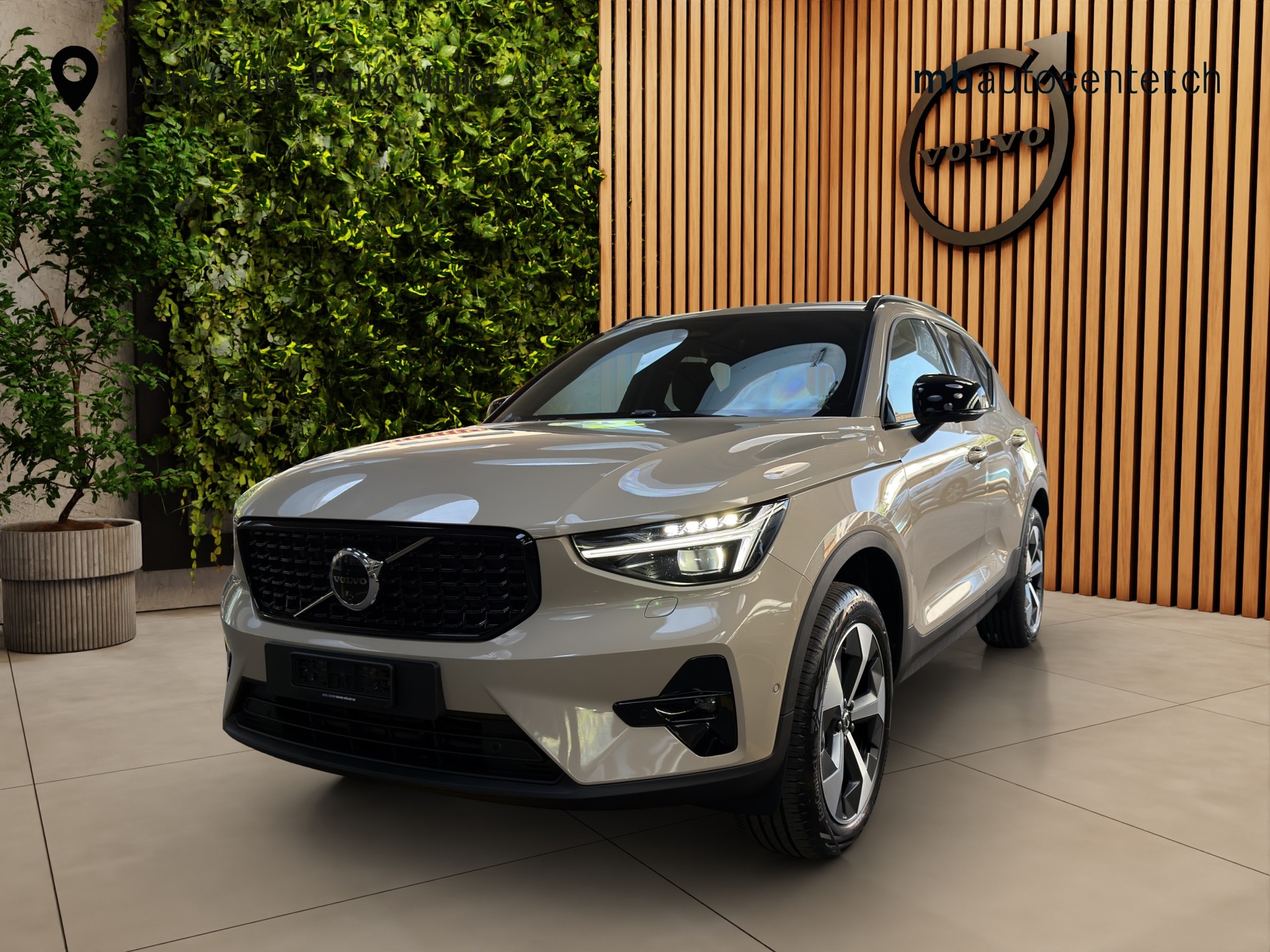 VOLVO XC40 2.0 B3 MH Plus Dark-image-0