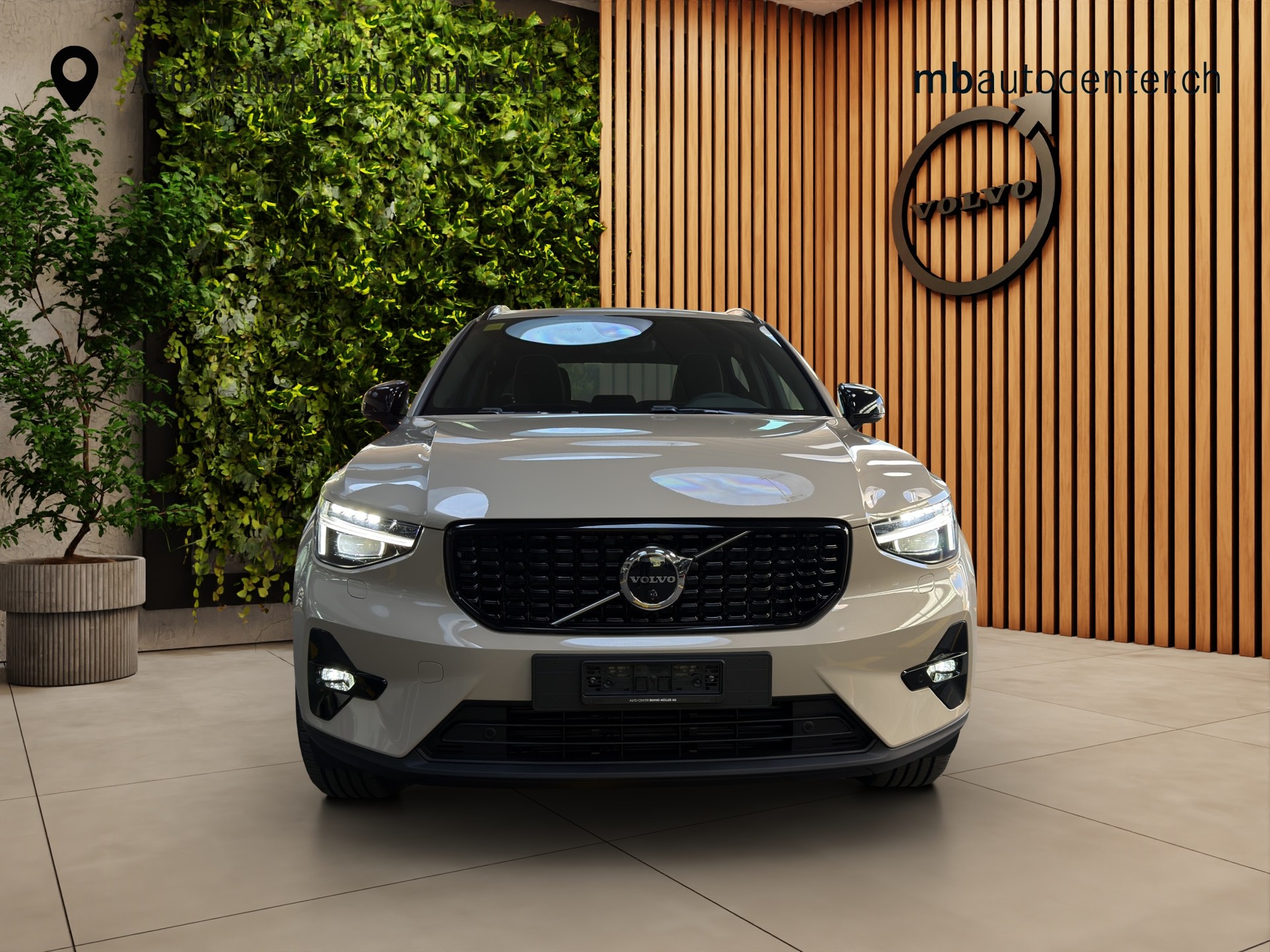 VOLVO XC40 2.0 B3 MH Plus Dark-image-7