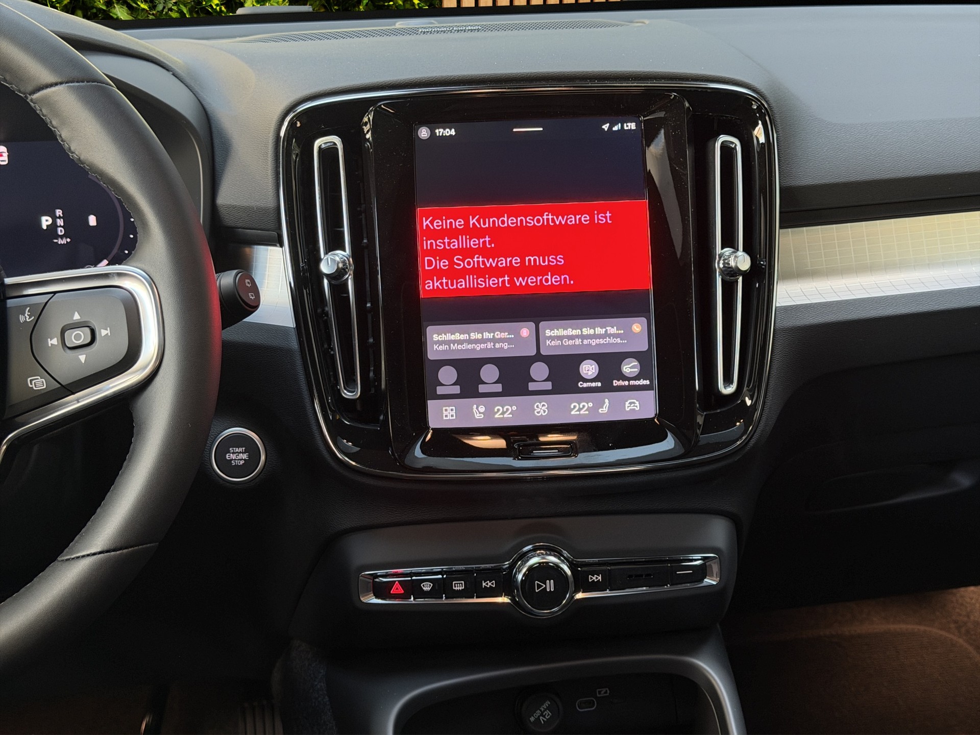 VOLVO XC40 2.0 B3 MH Plus Dark-image-12