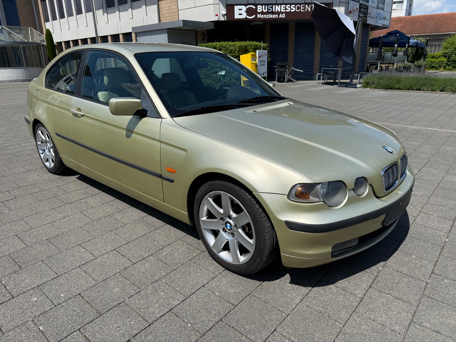 BMW 320td Compact-image-0