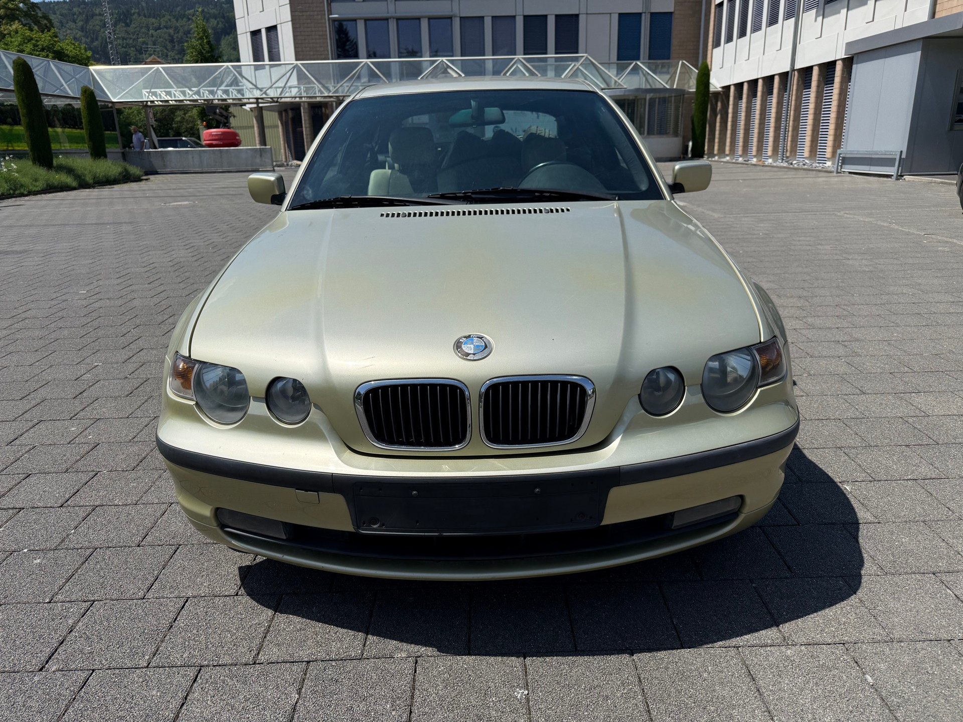 BMW 320td Compact-image-1