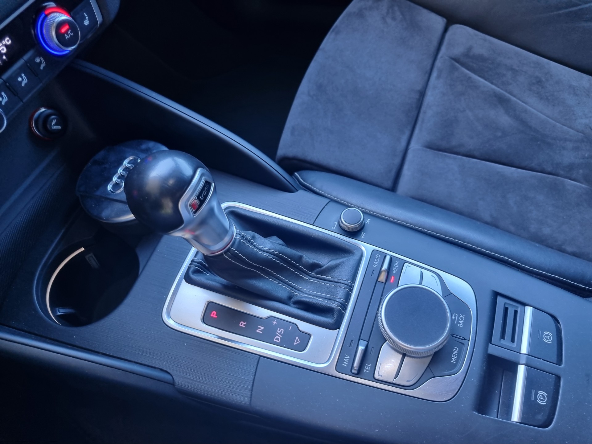 AUDI S3 Sportback 2.0 TFSI quattro S-tronic-image-13