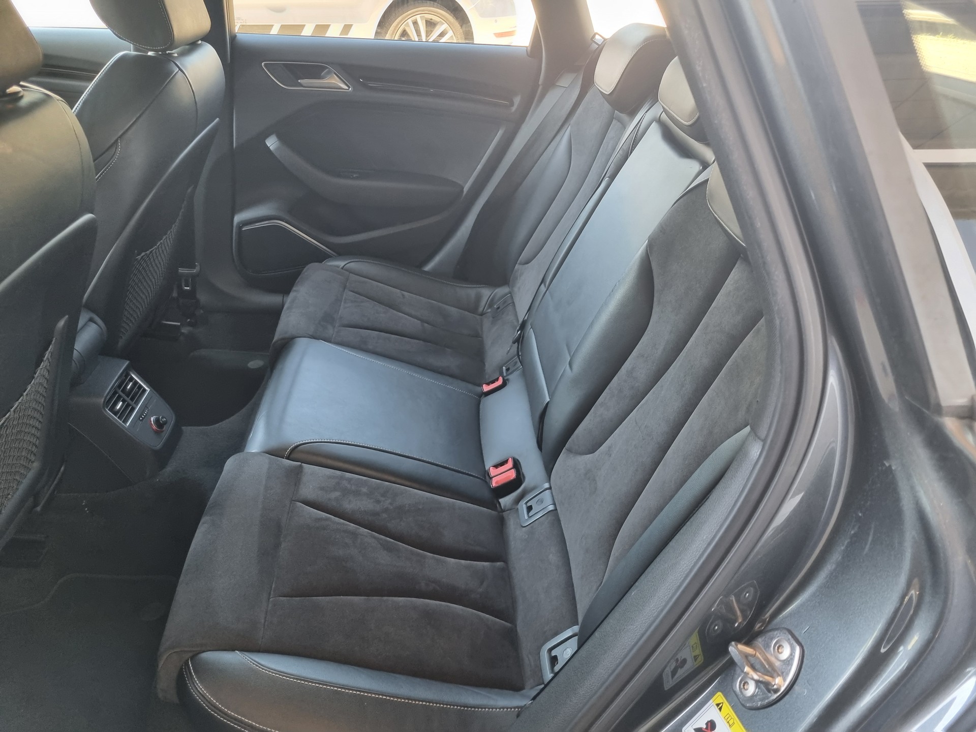 AUDI S3 Sportback 2.0 TFSI quattro S-tronic-image-8