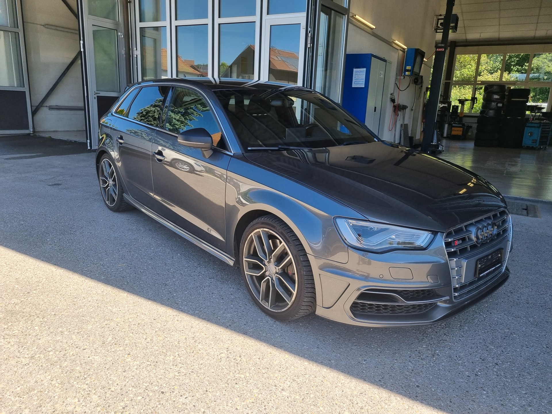 AUDI S3 Sportback 2.0 TFSI quattro S-tronic-showroom-element-1