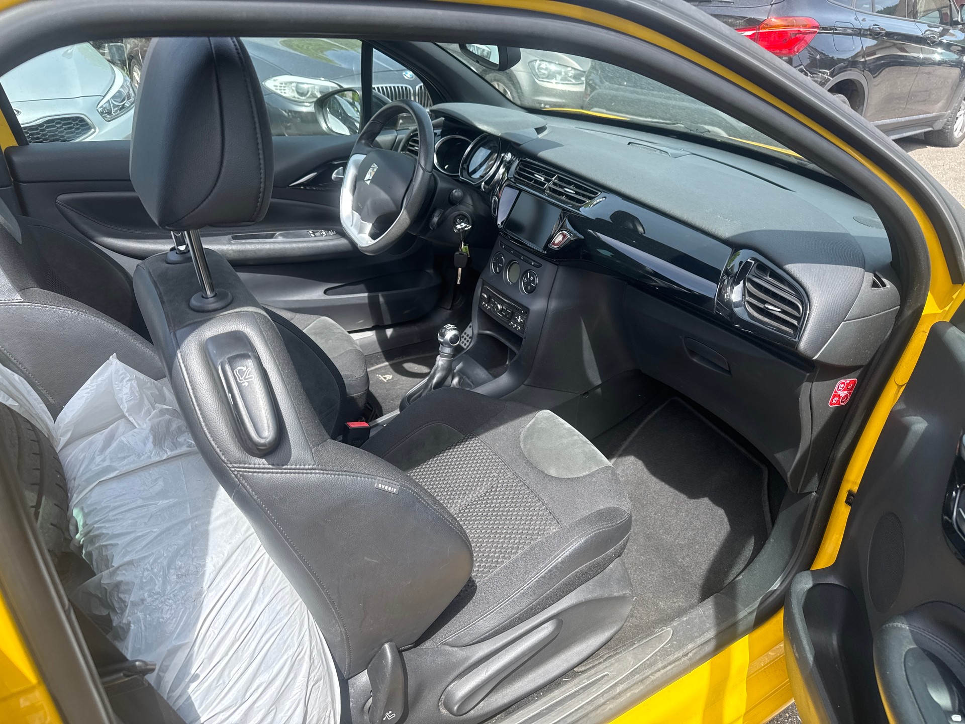 DS AUTOMOBILES DS3 Cabrio 1.2 VTi Chic-image-10