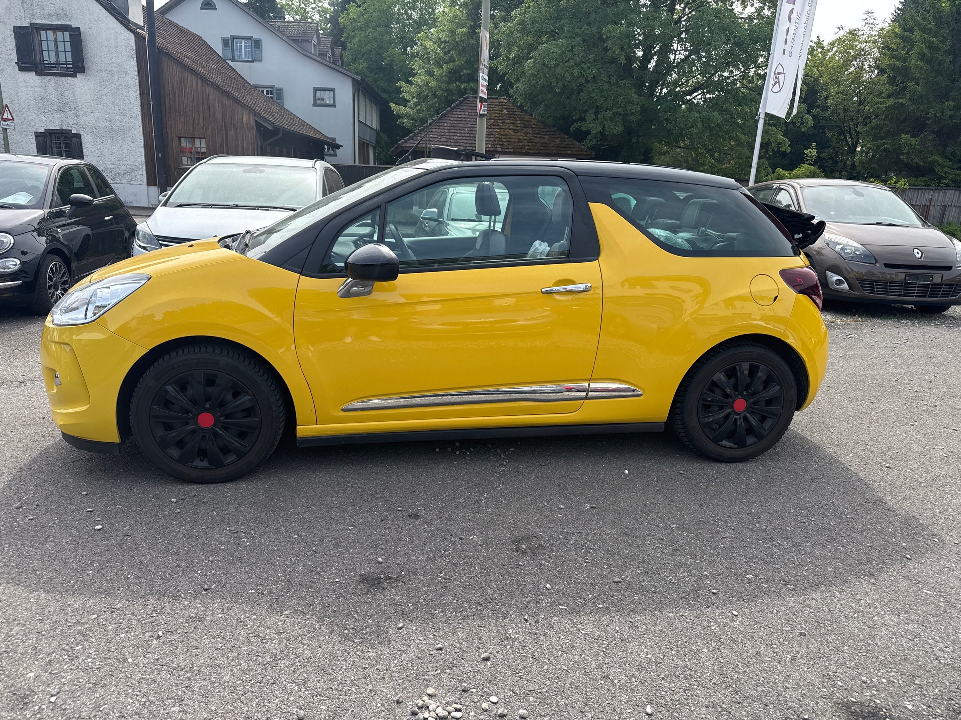 DS AUTOMOBILES DS3 Cabrio 1.2 VTi Chic-image-2