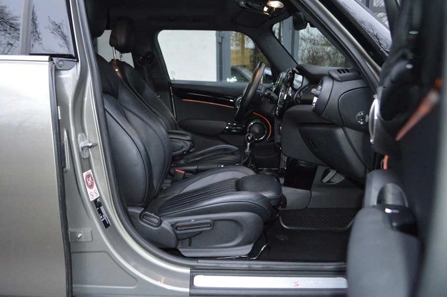 MINI Cooper S 5-door-image-8