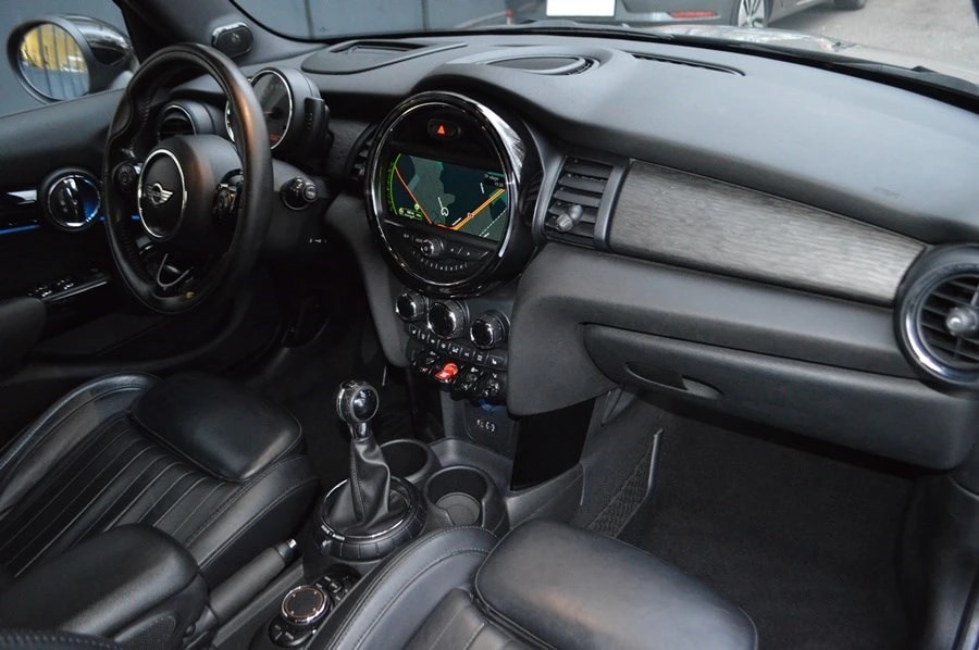 MINI Cooper S 5-door-image-9