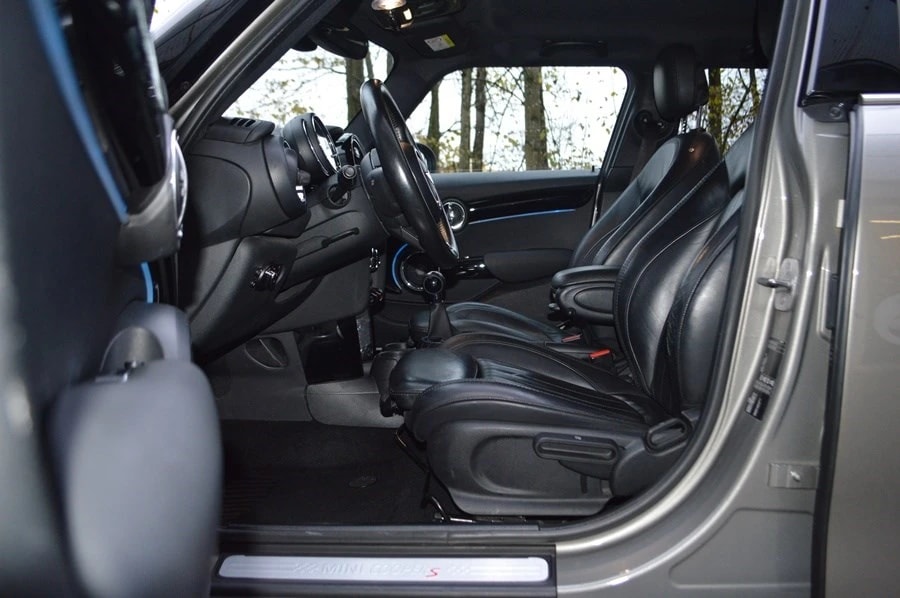 MINI Cooper S 5-door-image-4