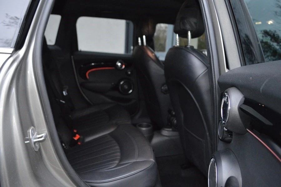 MINI Cooper S 5-door-image-10