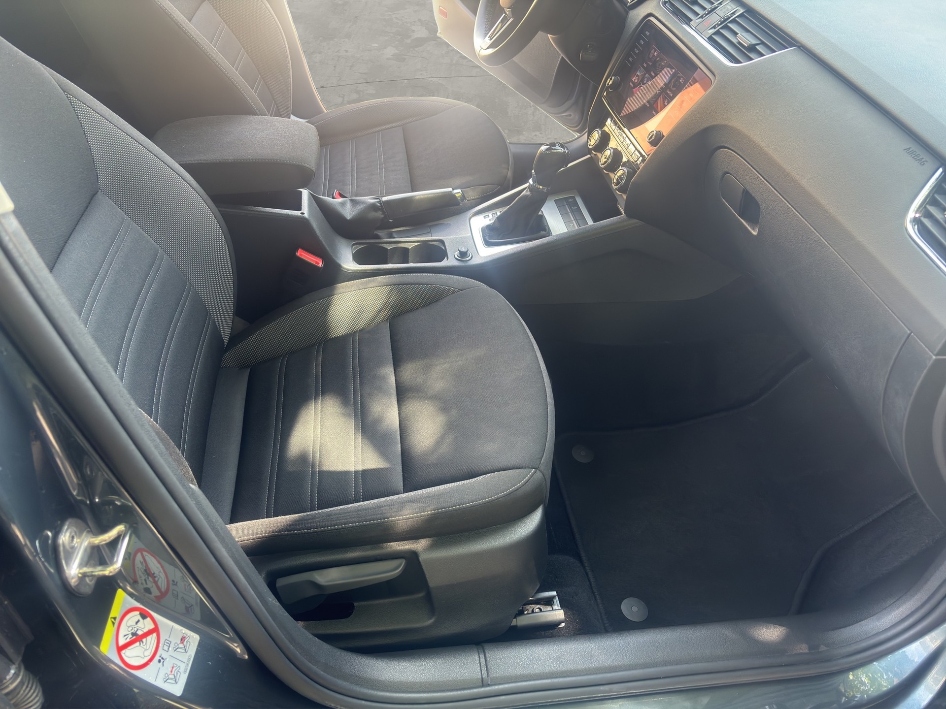 SKODA Octavia Combi 1.6 TDI Ambition DSG-image-17