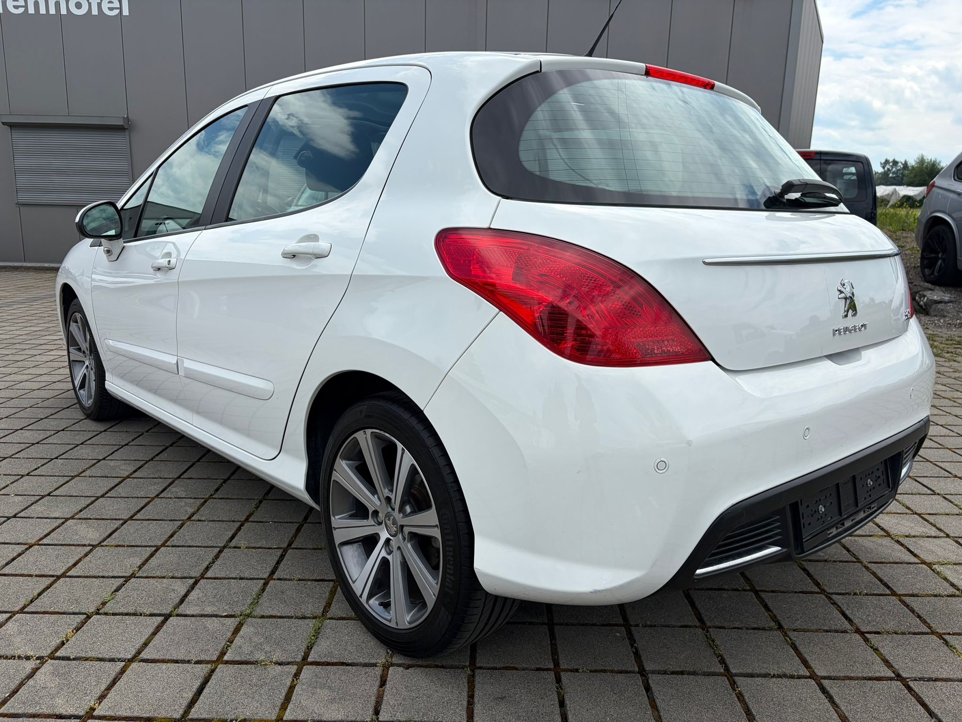 PEUGEOT 308 1.6 16V Turbo Allure-image-5