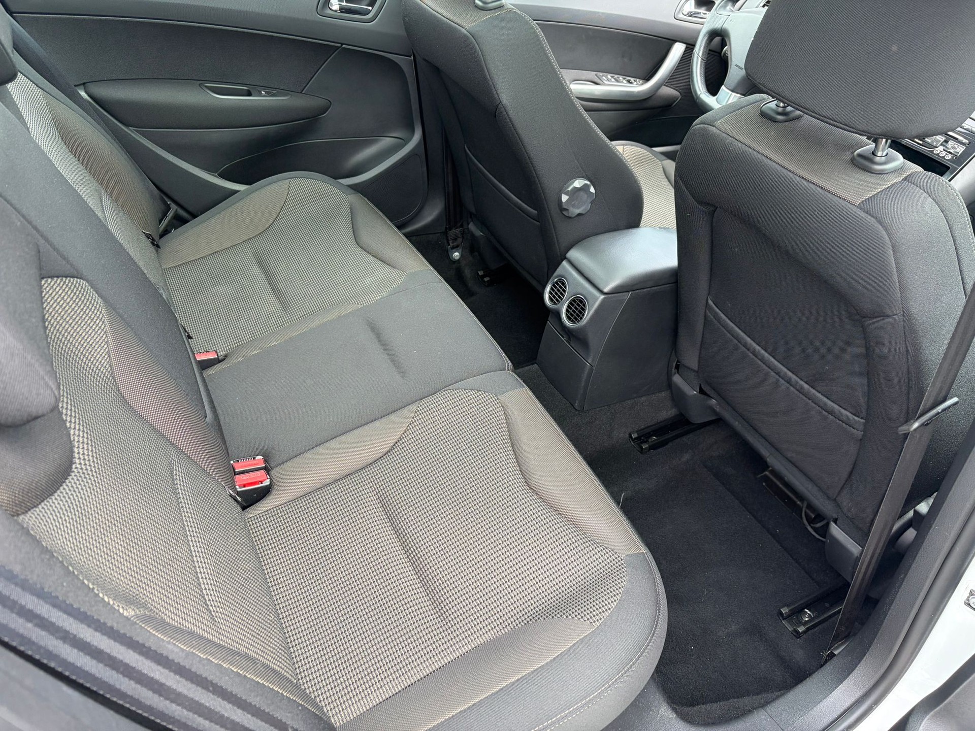 PEUGEOT 308 1.6 16V Turbo Allure-image-15