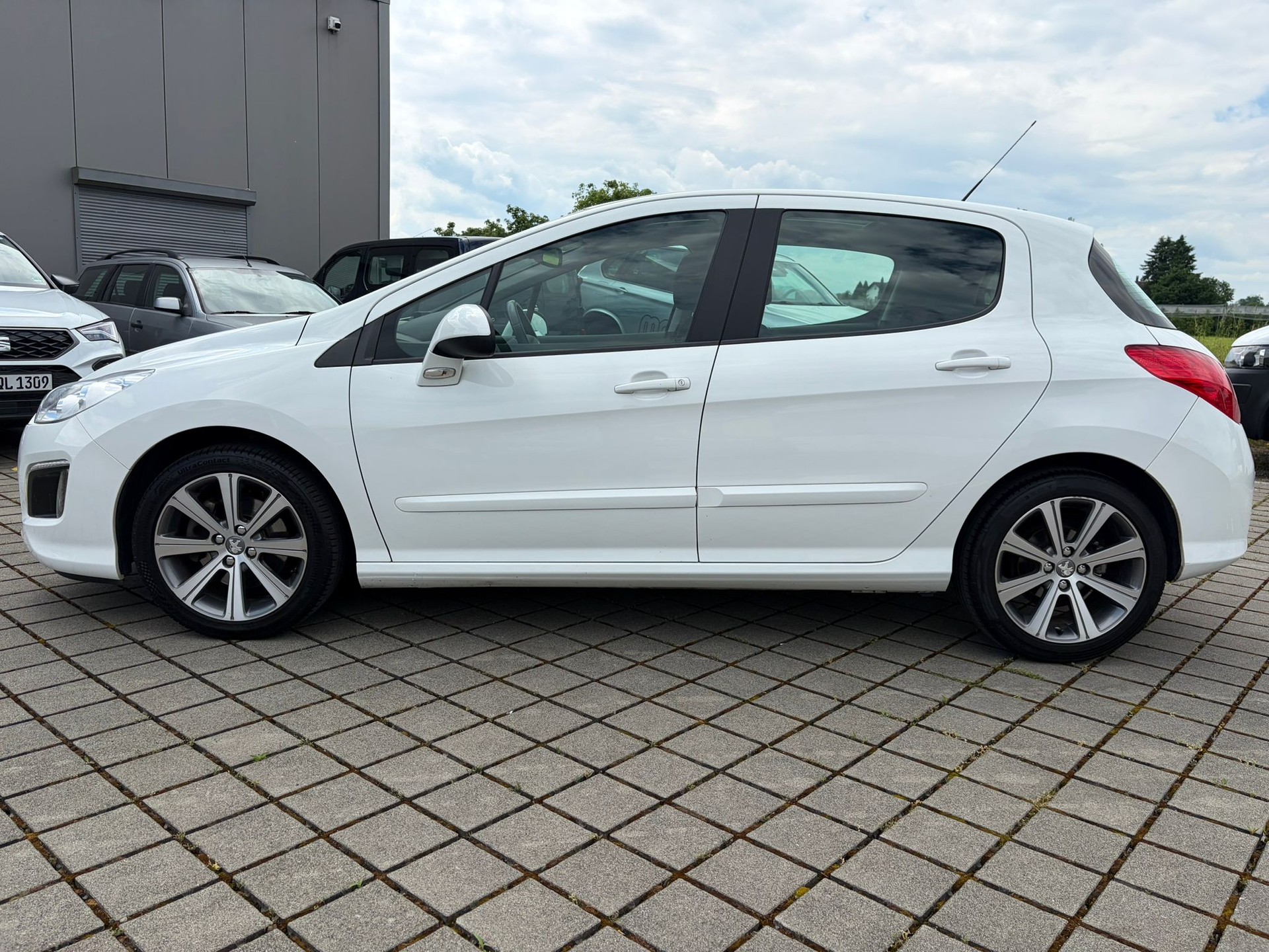 PEUGEOT 308 1.6 16V Turbo Allure-image-3