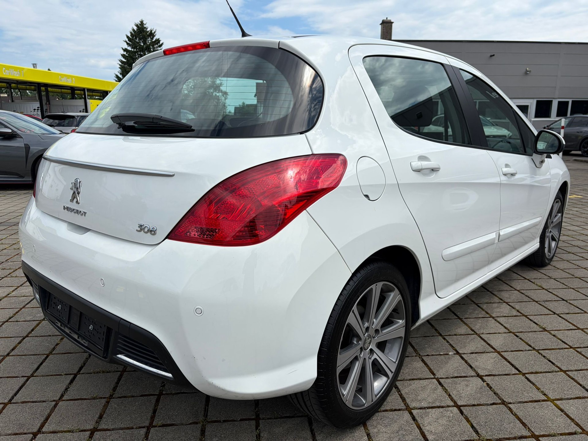 PEUGEOT 308 1.6 16V Turbo Allure-image-8