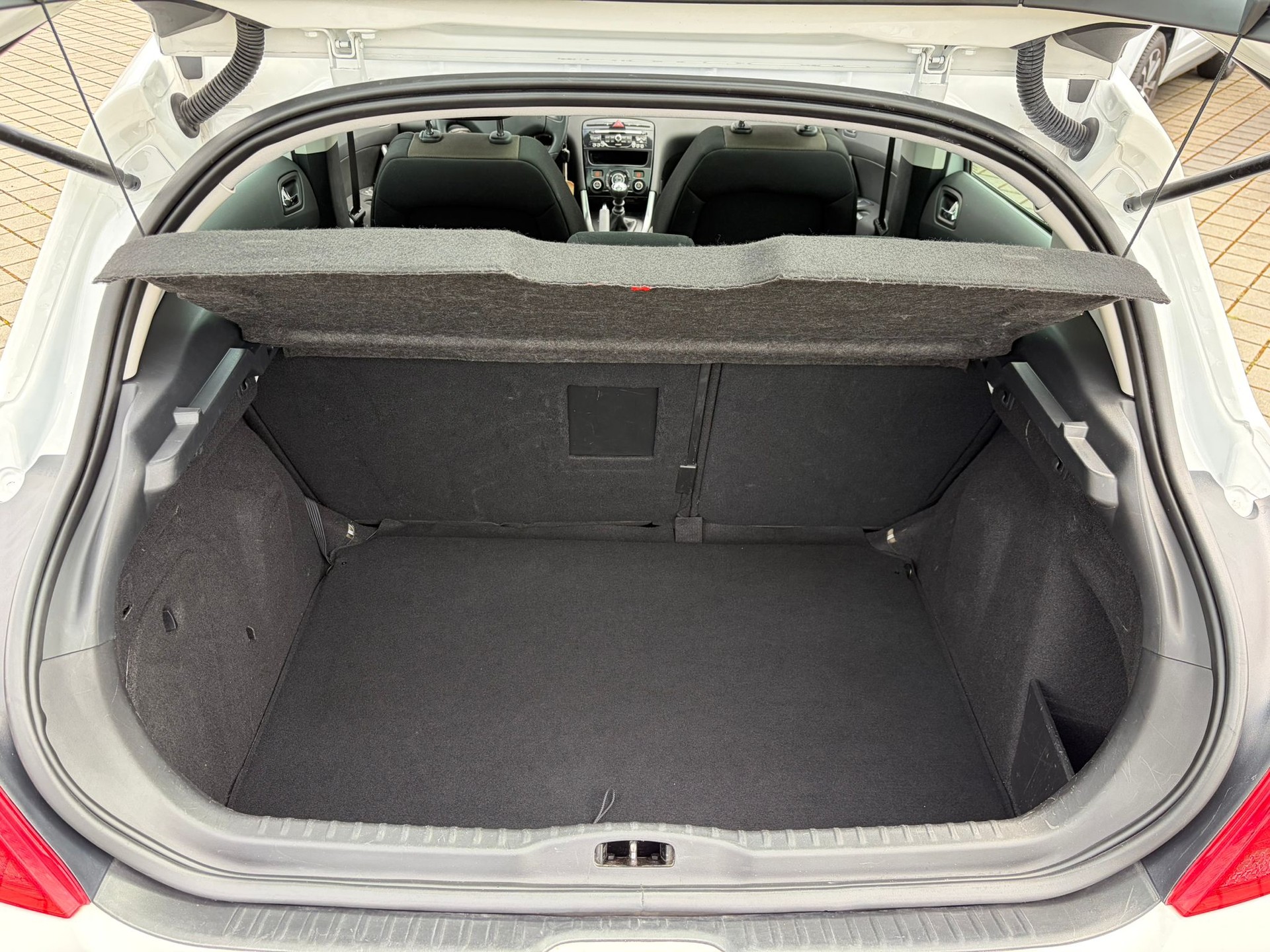 PEUGEOT 308 1.6 16V Turbo Allure-image-7