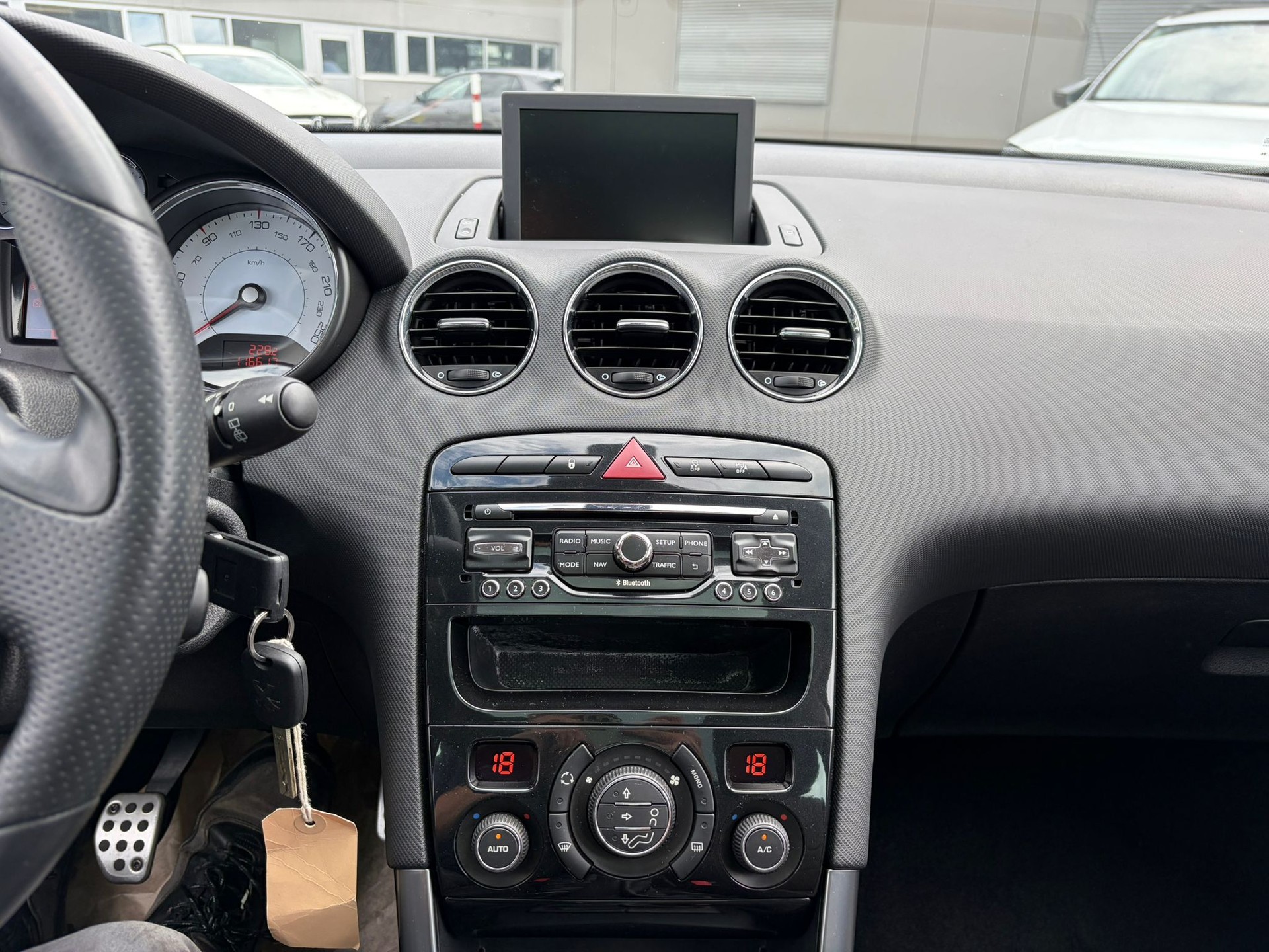PEUGEOT 308 1.6 16V Turbo Allure-image-11