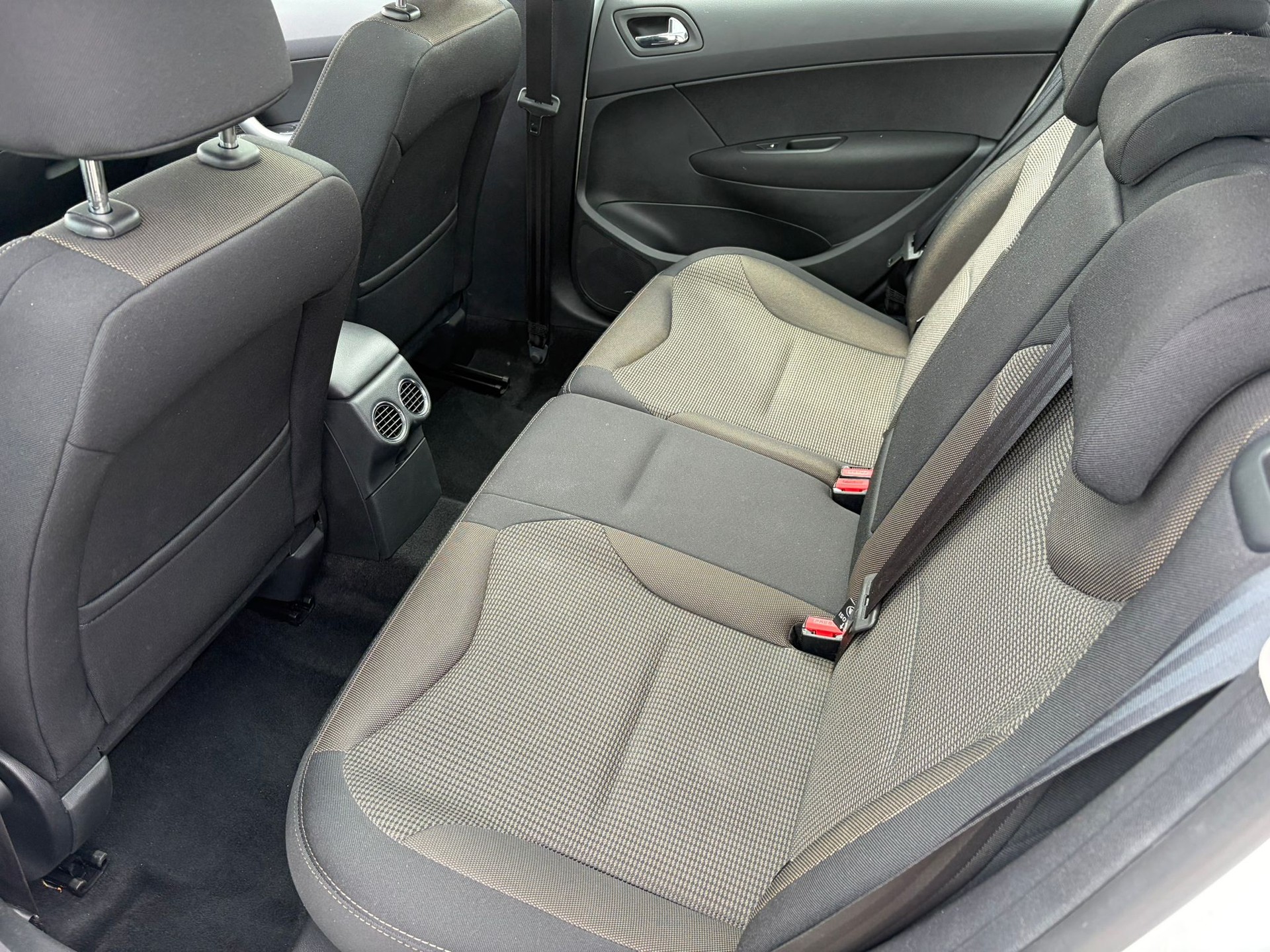 PEUGEOT 308 1.6 16V Turbo Allure-image-14