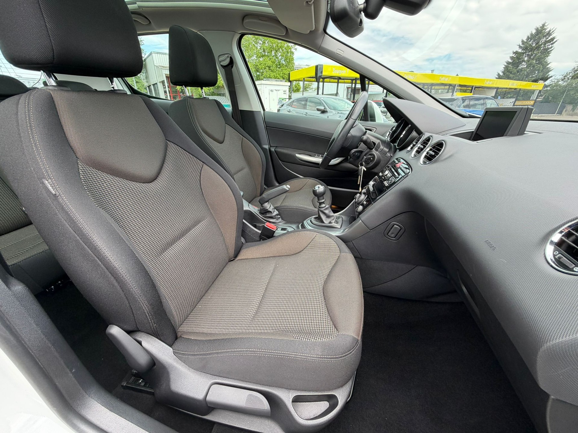 PEUGEOT 308 1.6 16V Turbo Allure-image-13