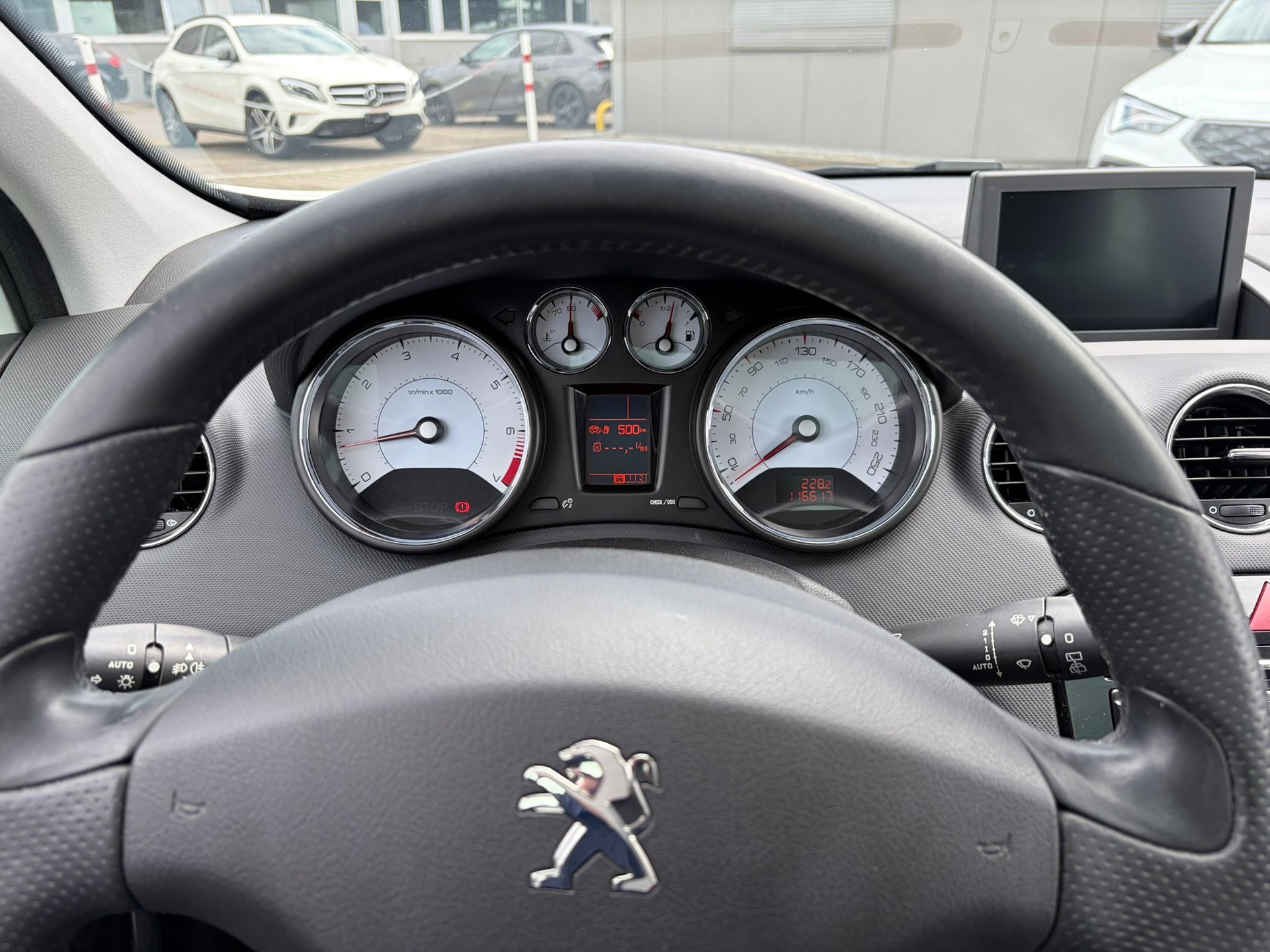 PEUGEOT 308 1.6 16V Turbo Allure-image-10