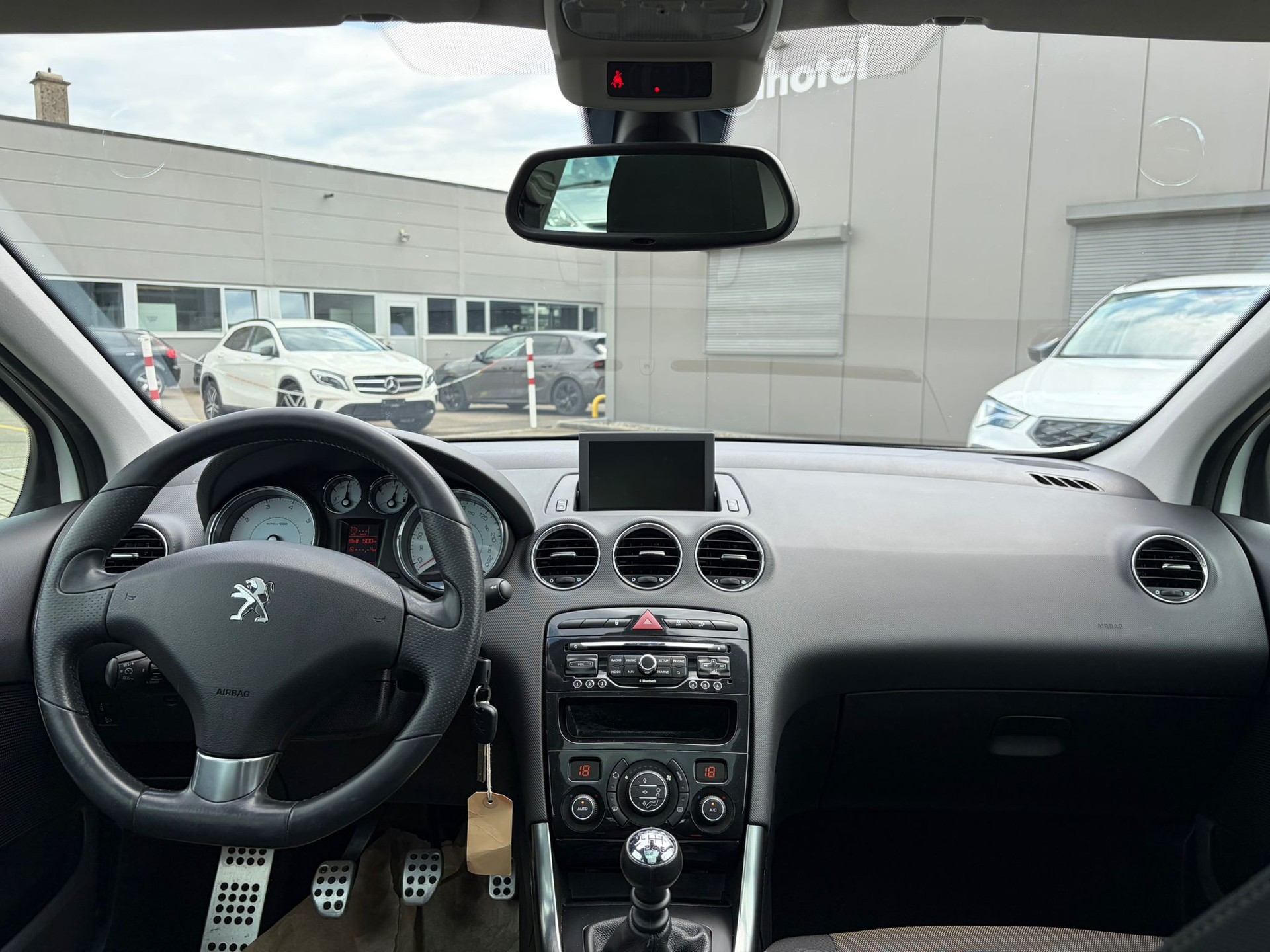PEUGEOT 308 1.6 16V Turbo Allure-image-9