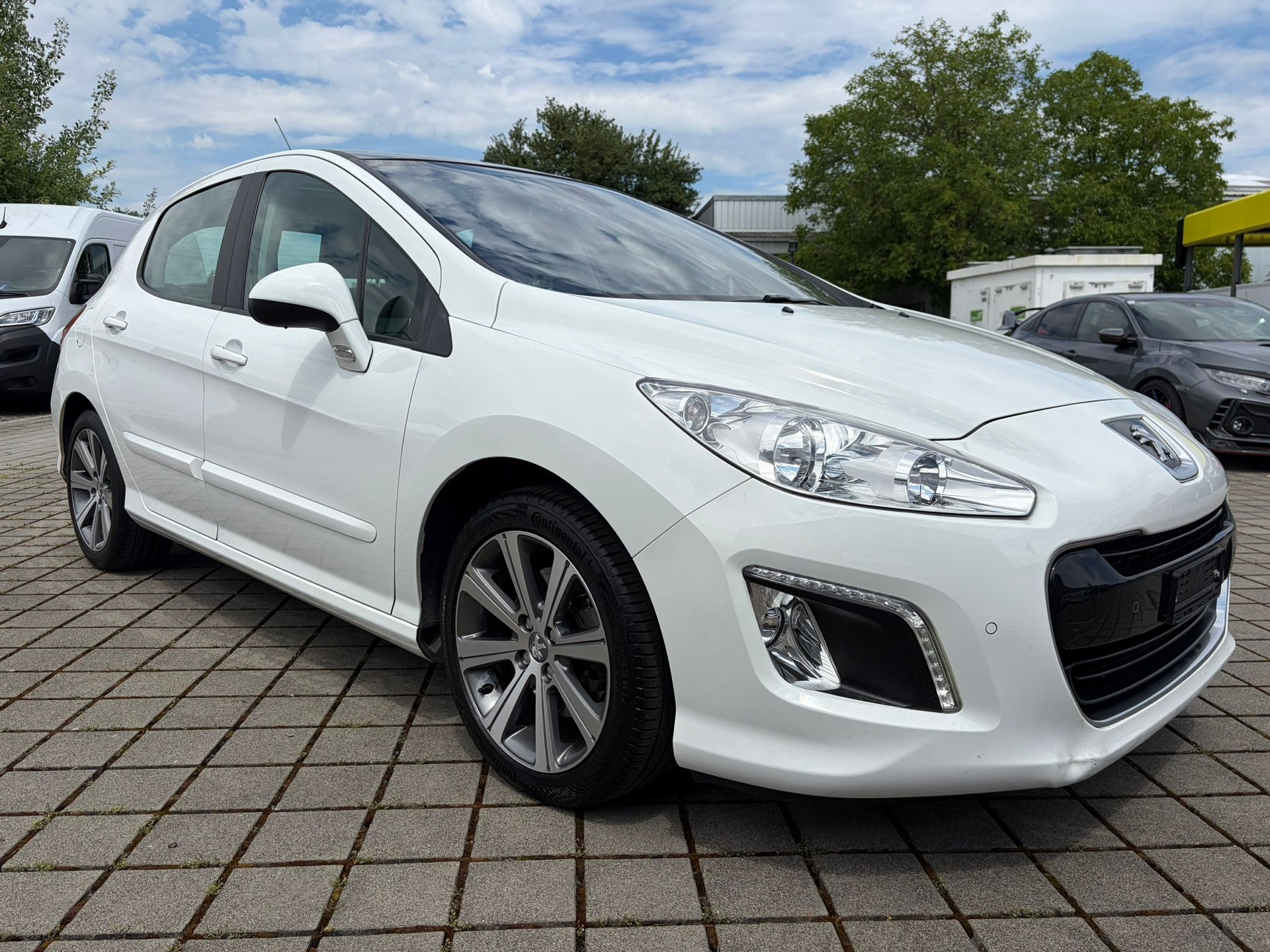 PEUGEOT 308 1.6 16V Turbo Allure-image-2