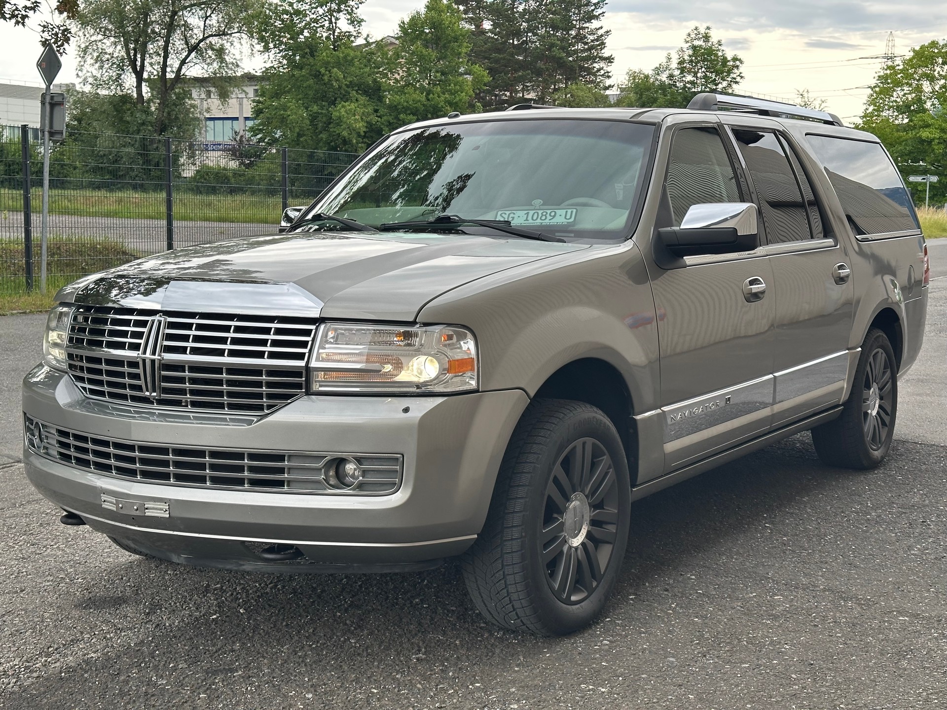 LINCOLN Navigator-image-2