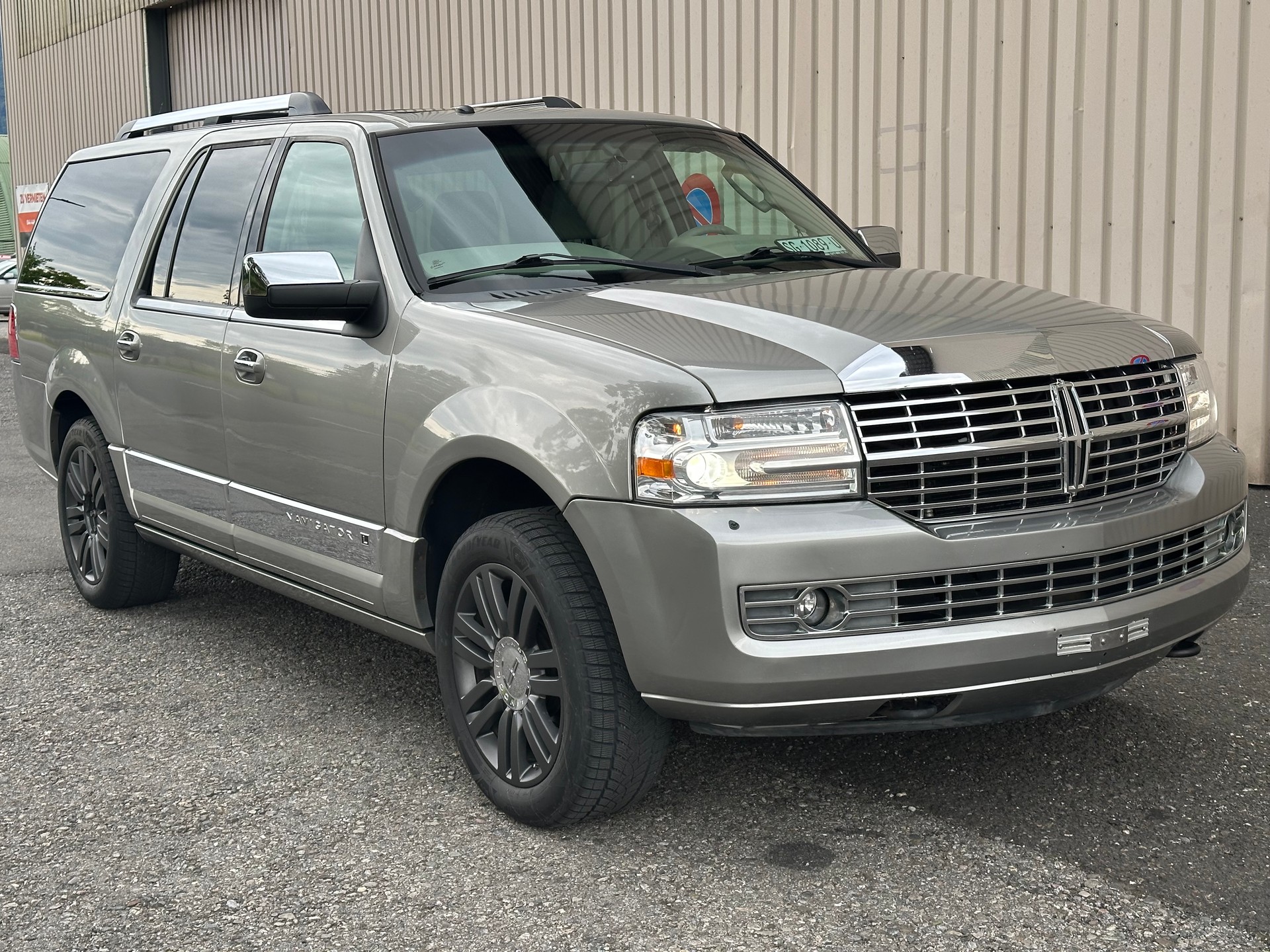 LINCOLN Navigator-image-1