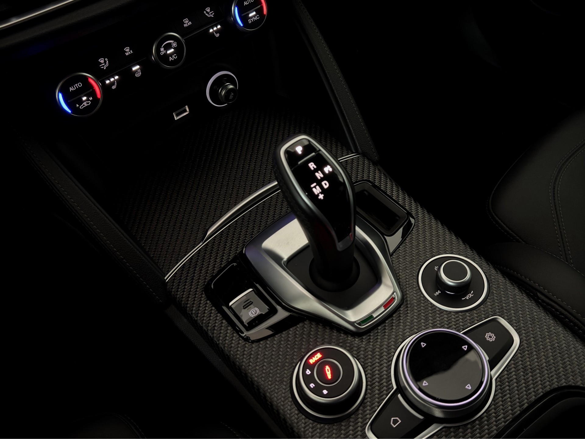 ALFA ROMEO Stelvio 2.9 V6 Quadrifoglio Q4 AT8 "Rosso Etna-Akrapovic"-image-16