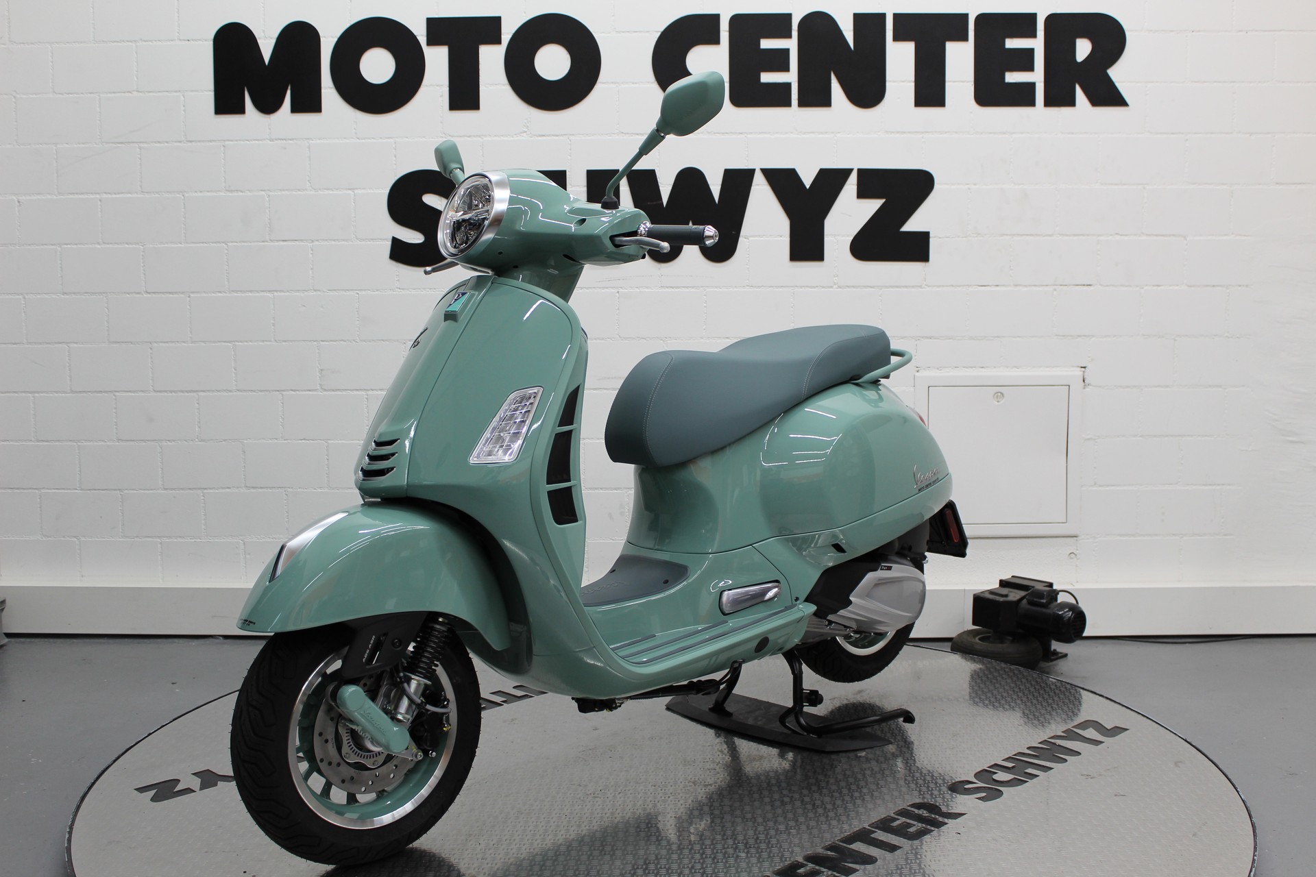 PIAGGIO Vespa GTS 310 80th E5+ Verde 80th-showroom-element-2