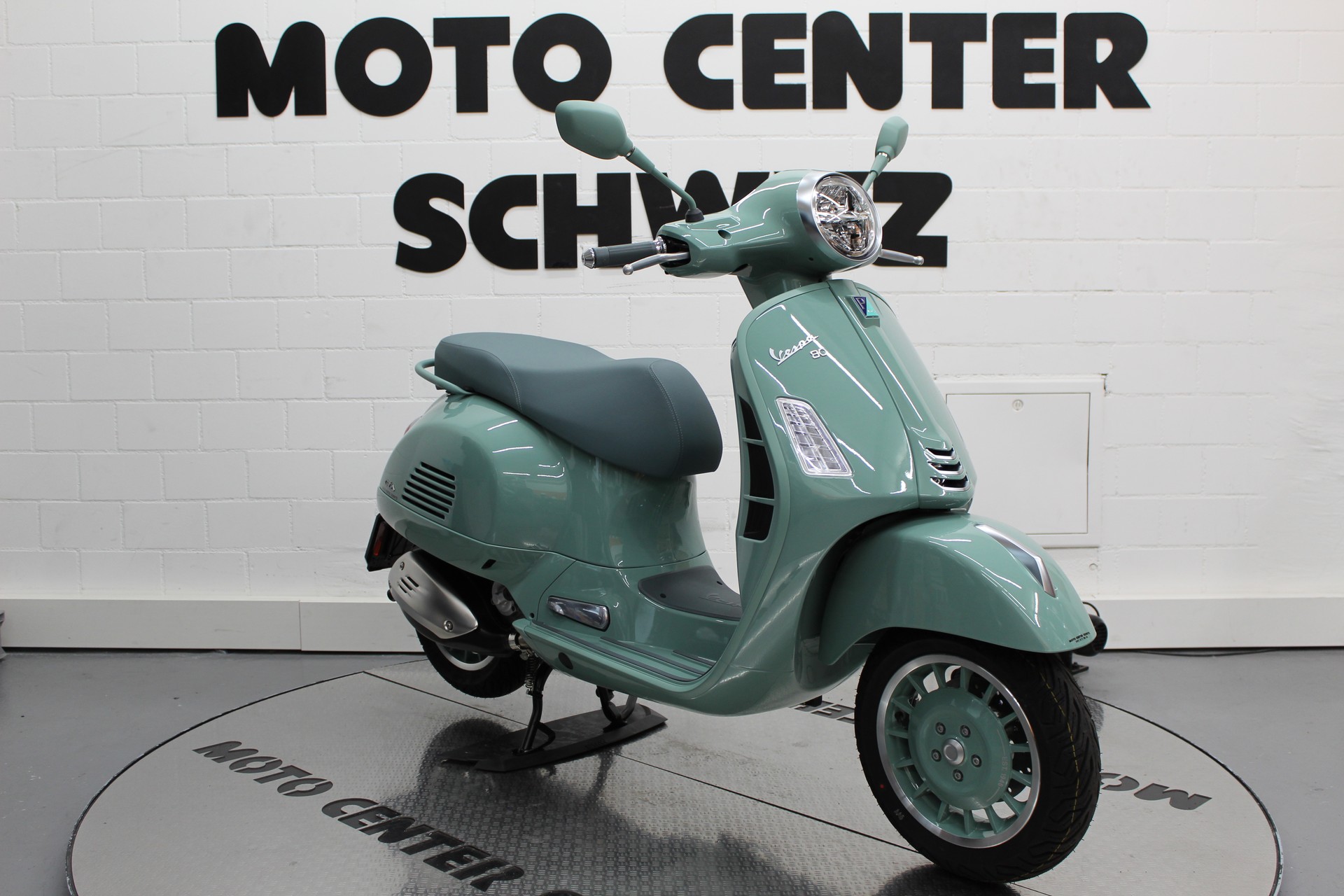 PIAGGIO Vespa GTS 310 80th E5+ Verde 80th-showroom-element-1